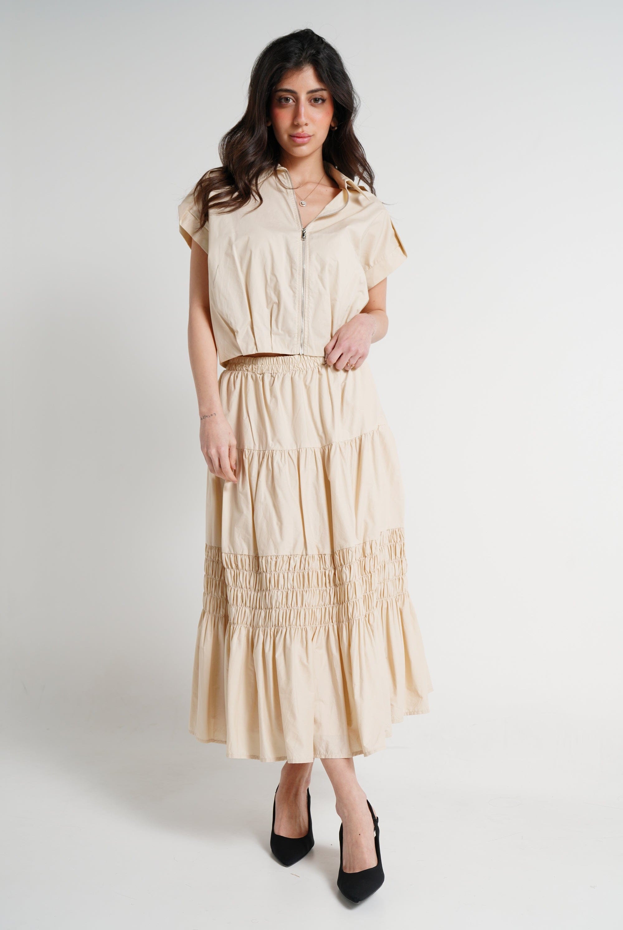 ميكا بلوزة بأكمام قصيرة بسحاب أمامي سادة