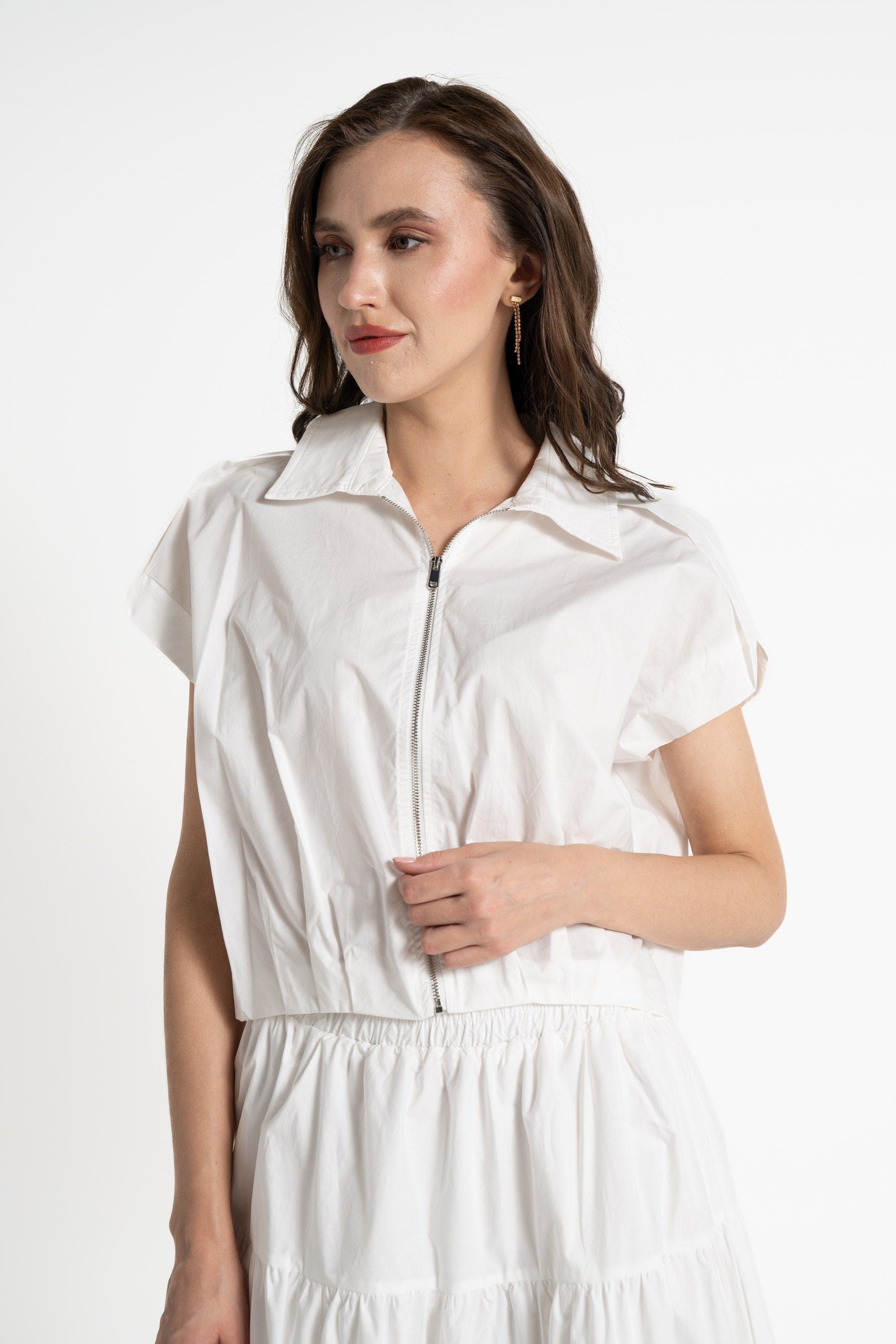 ميكا بلوزة بأكمام قصيرة بسحاب أمامي سادة