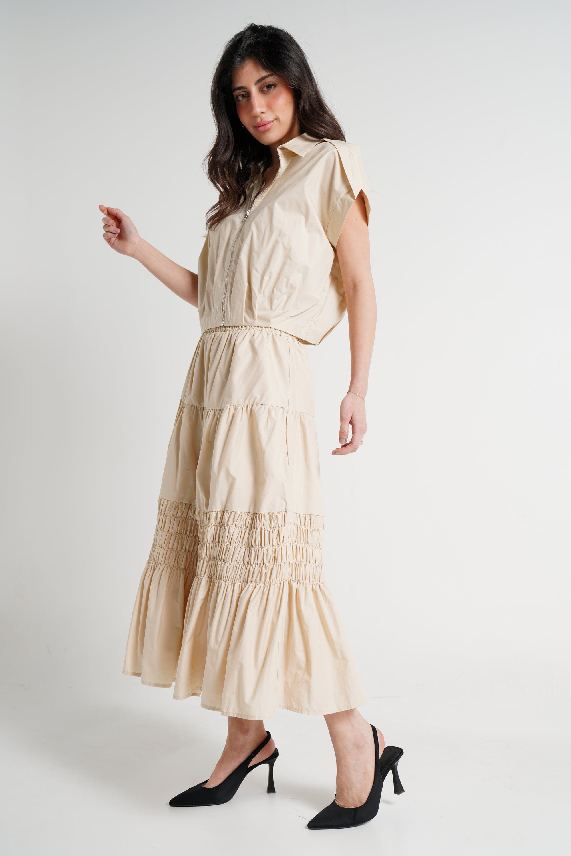 ميكا بلوزة بأكمام قصيرة بسحاب أمامي سادة