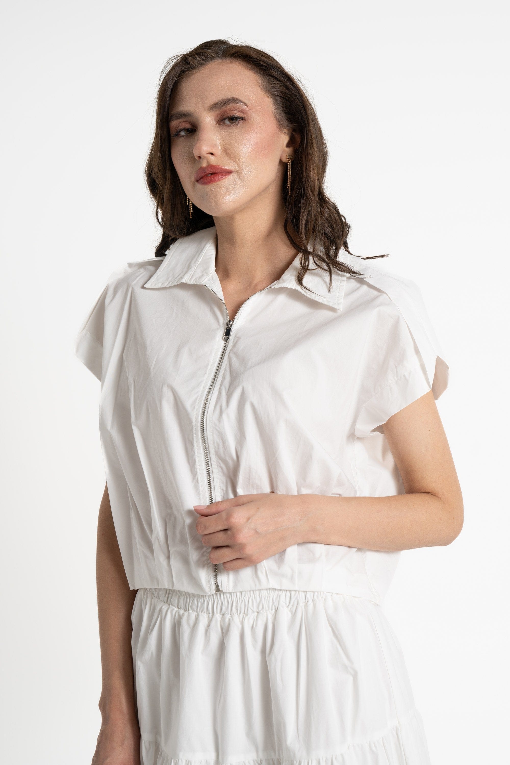 ميكا بلوزة بأكمام قصيرة بسحاب أمامي سادة