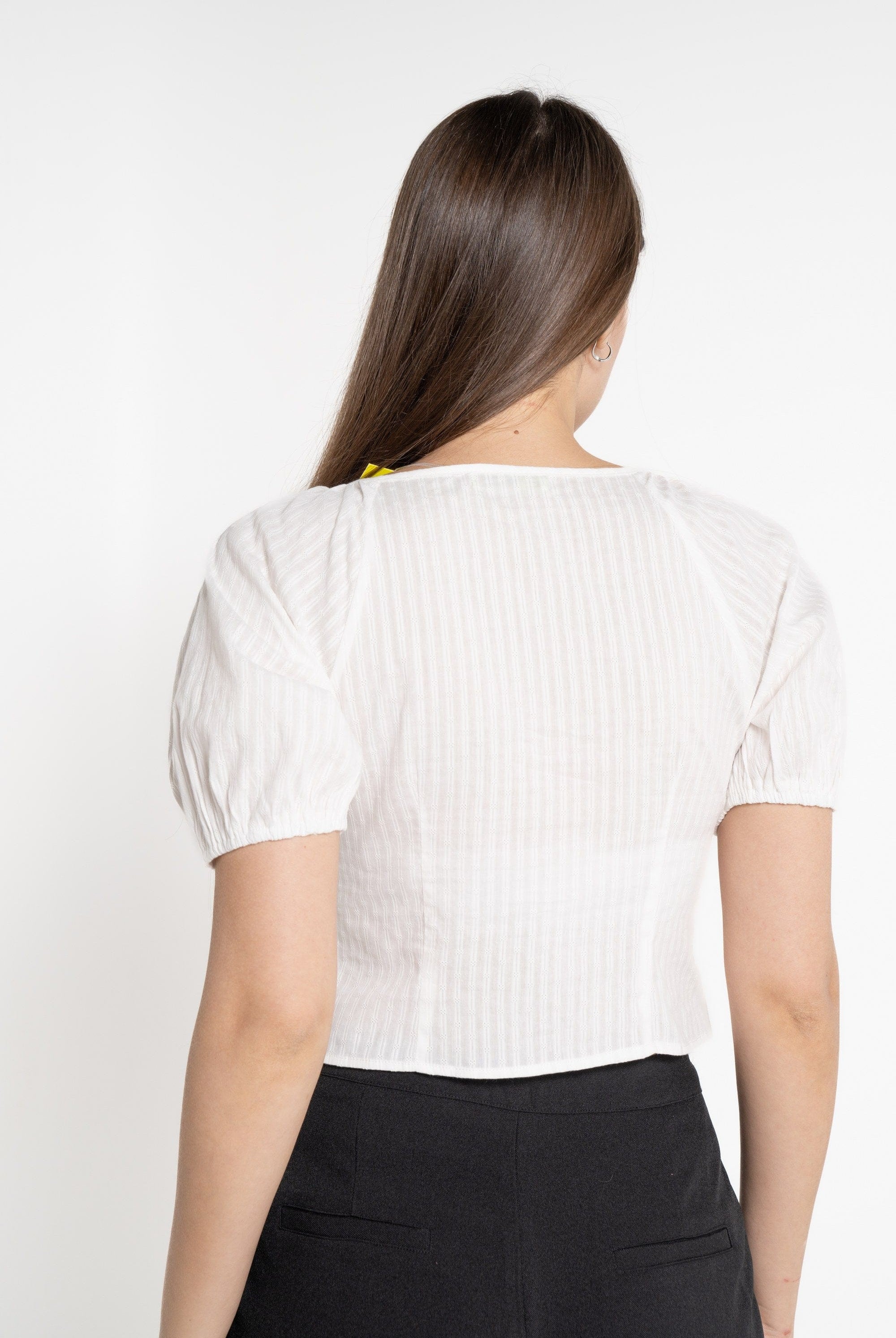 ميكا بلوزة قصيرة بأكمام قصيرة سادة