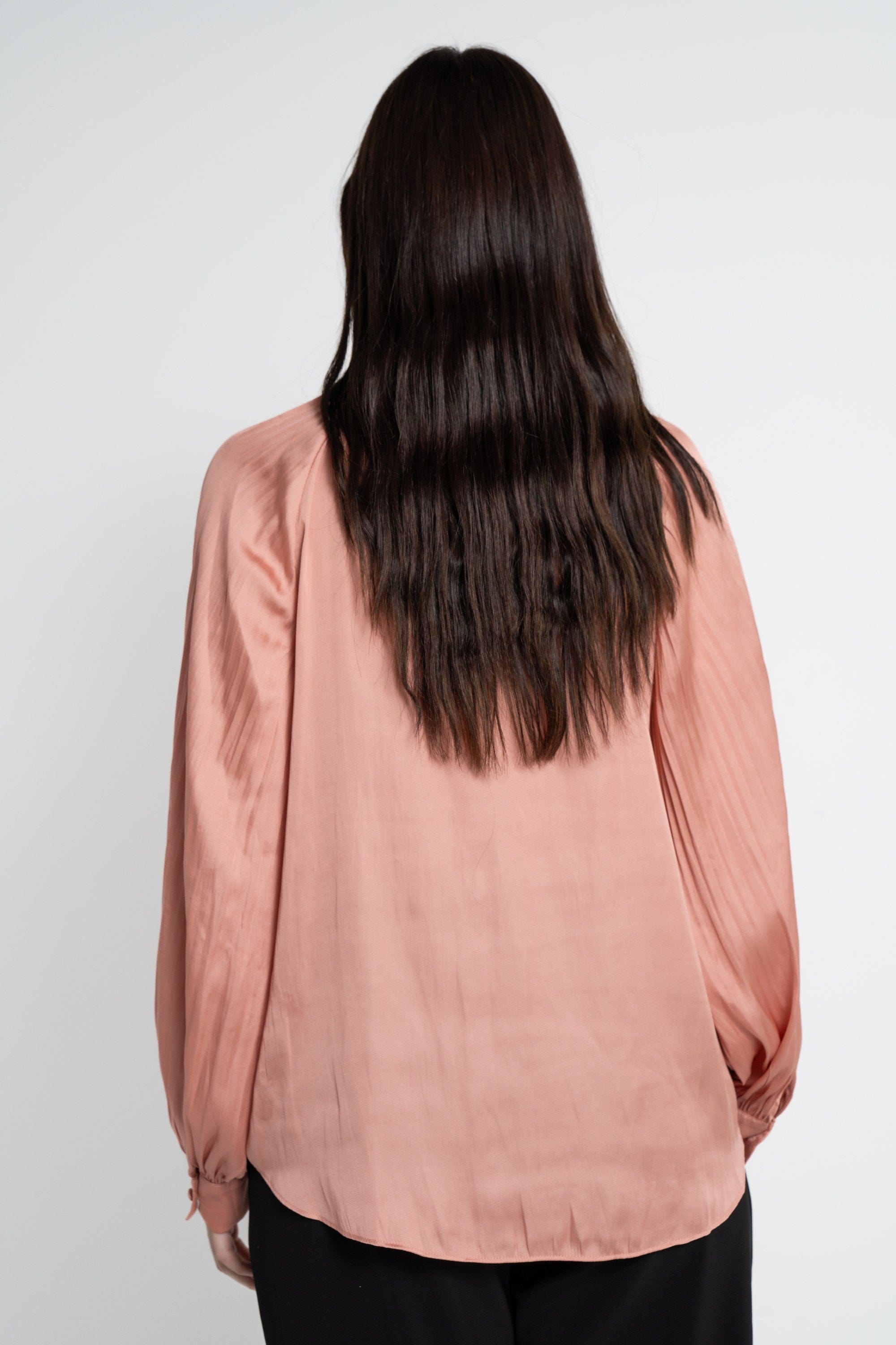 ميكا بلوزة بأكمام طويلة سادة بفيونكة أمامية نسائي