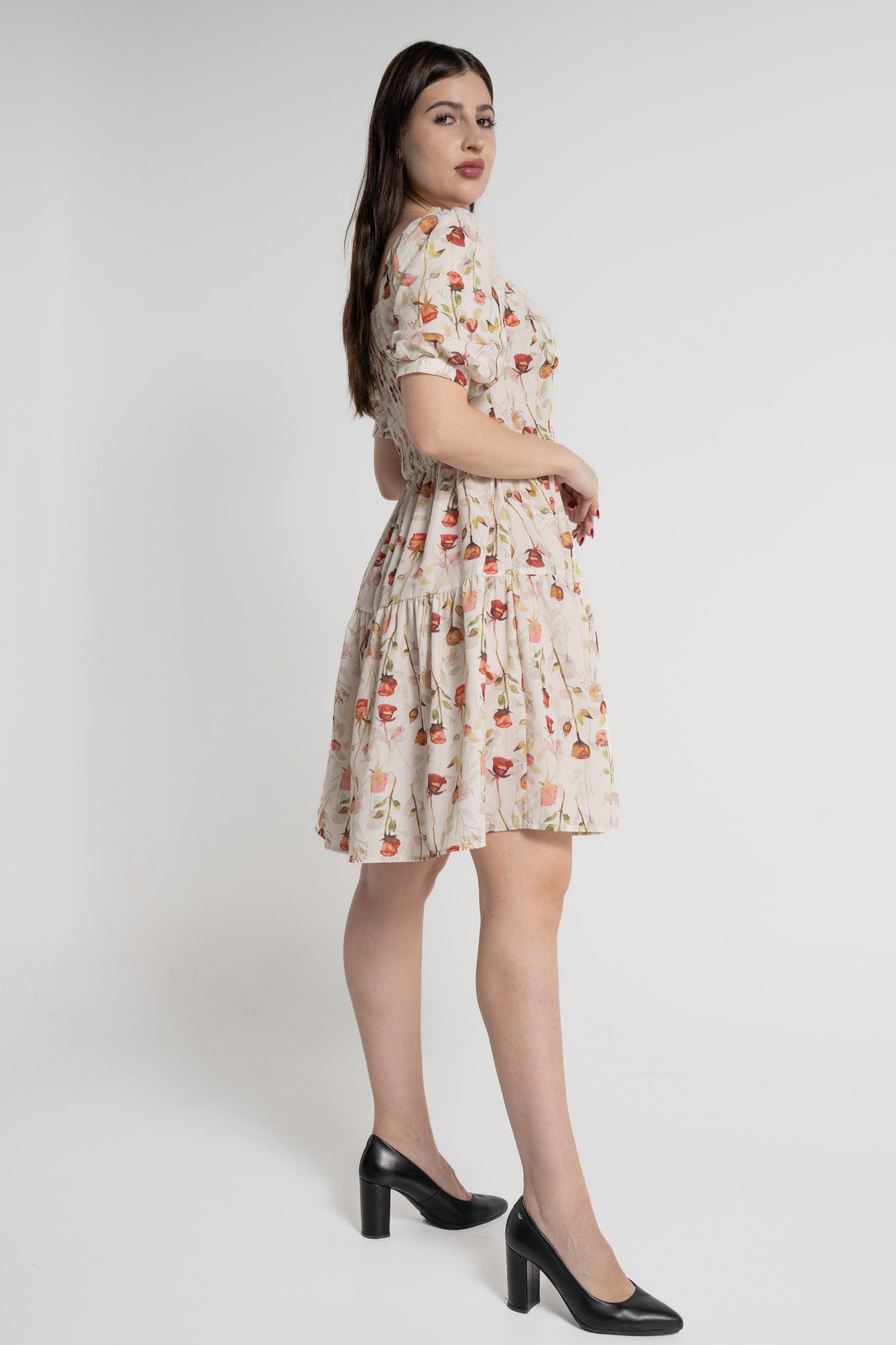 ميكا فستان بطول الركبة وأكمام قصيرة مخصر نسائي بيج