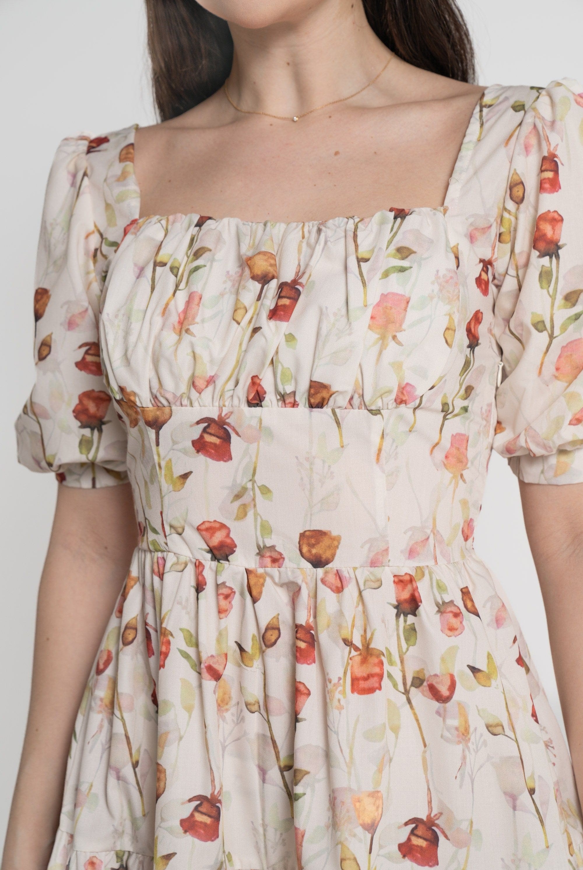 ميكا فستان بطول الركبة وأكمام قصيرة مخصر نسائي بيج