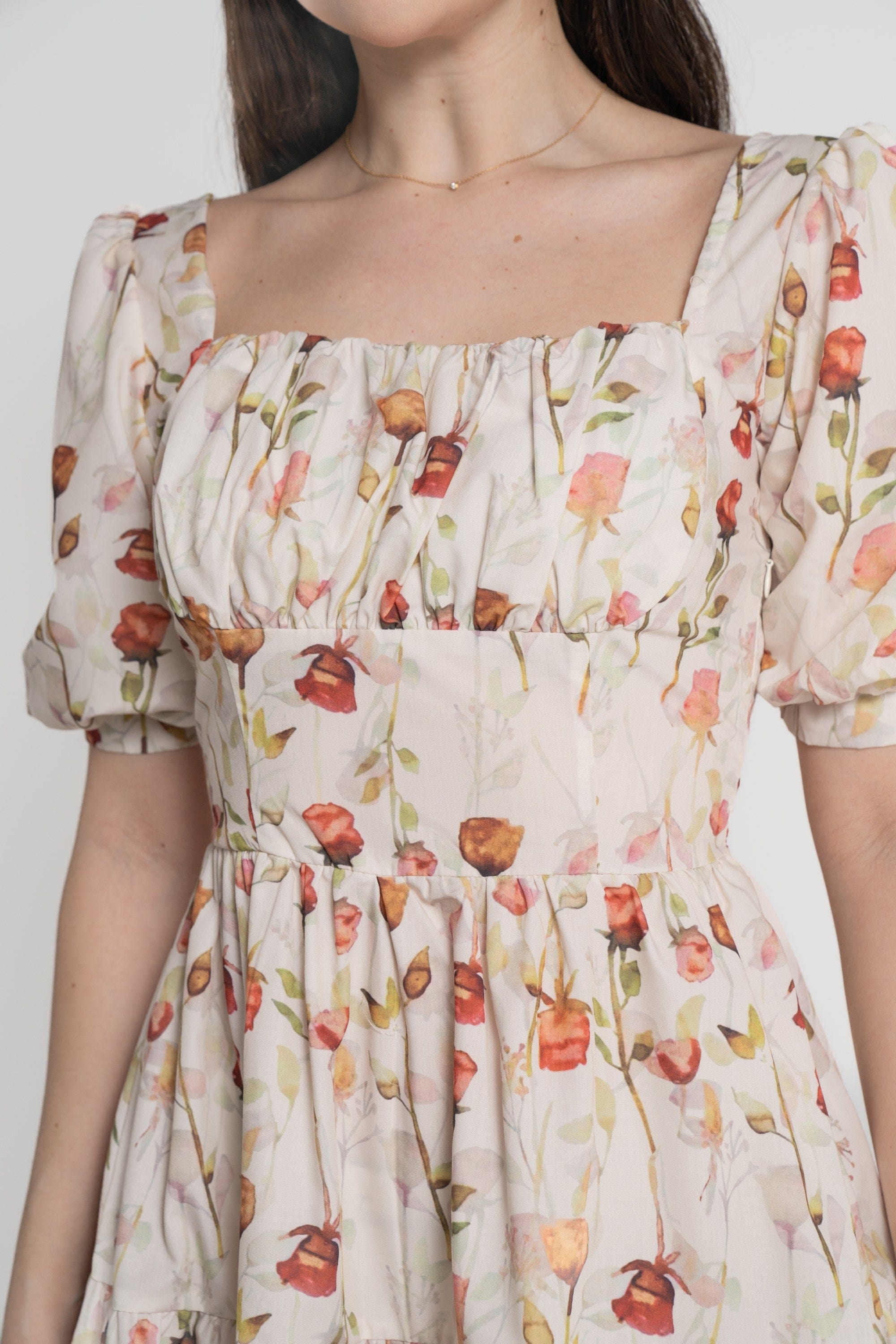 ميكا فستان بطول الركبة وأكمام قصيرة مخصر نسائي بيج