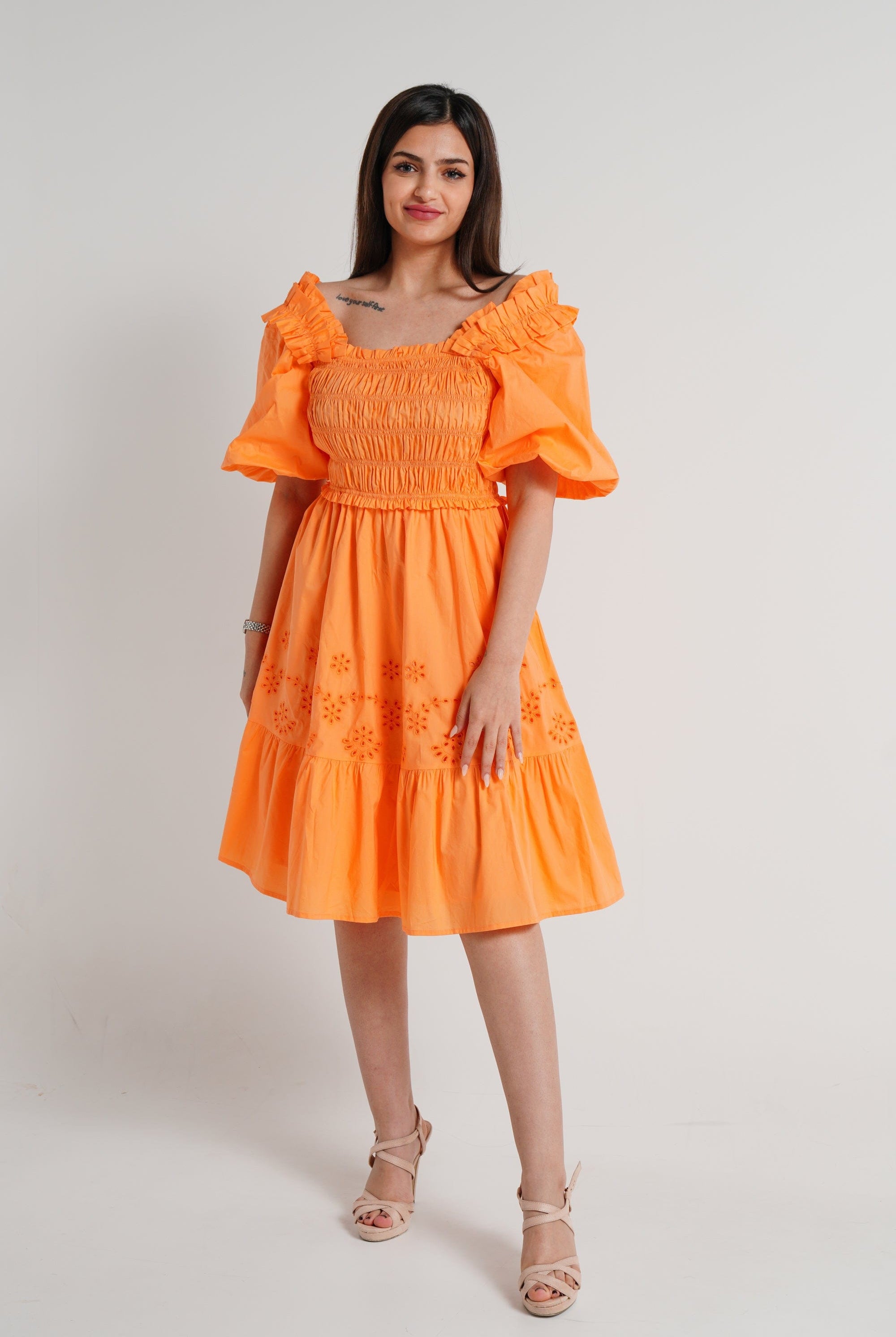 ميكا فستان قصير الأكمام بطول الركبة نسائي