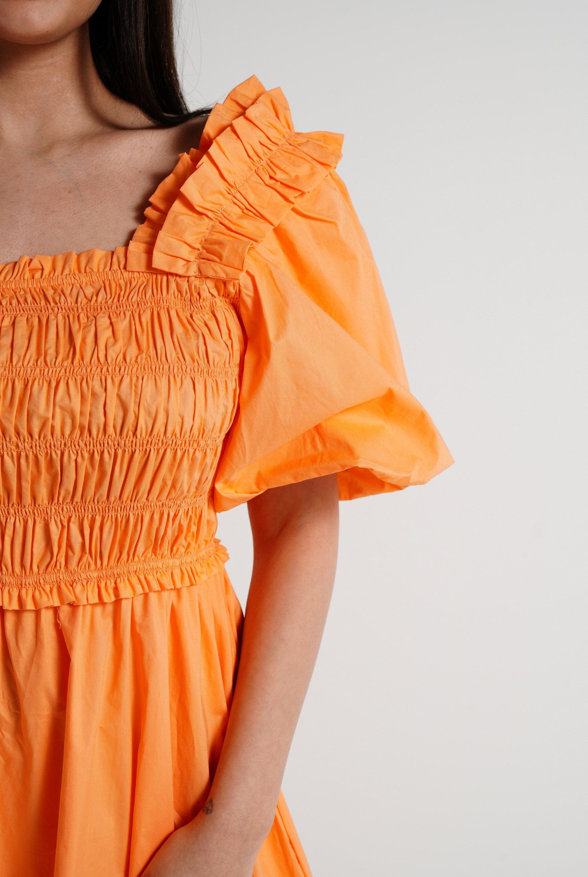 ميكا فستان قصير الأكمام بطول الركبة نسائي