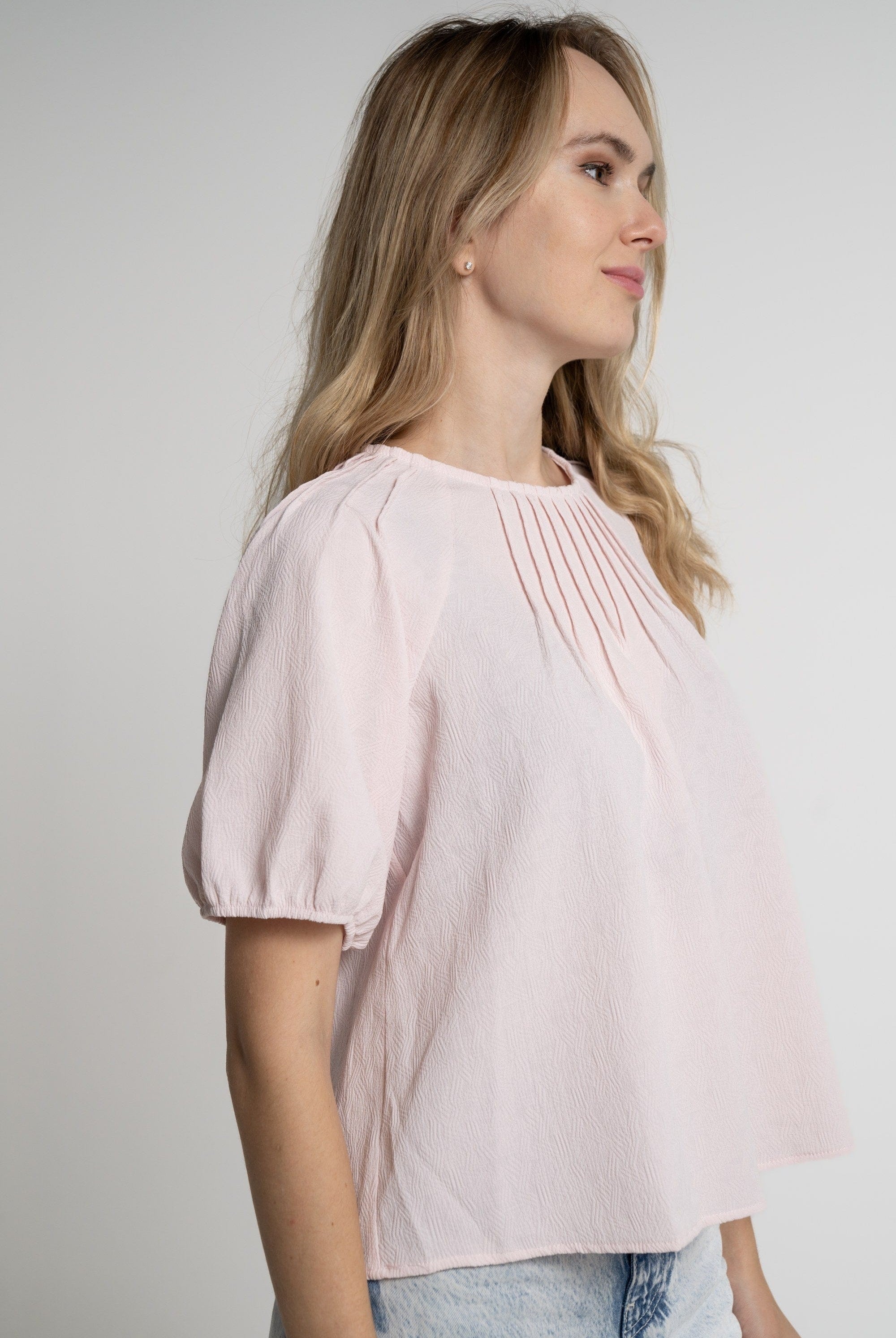 ميكا بلوزة بأكمام قصيرة نص كم بليسيه نسائي