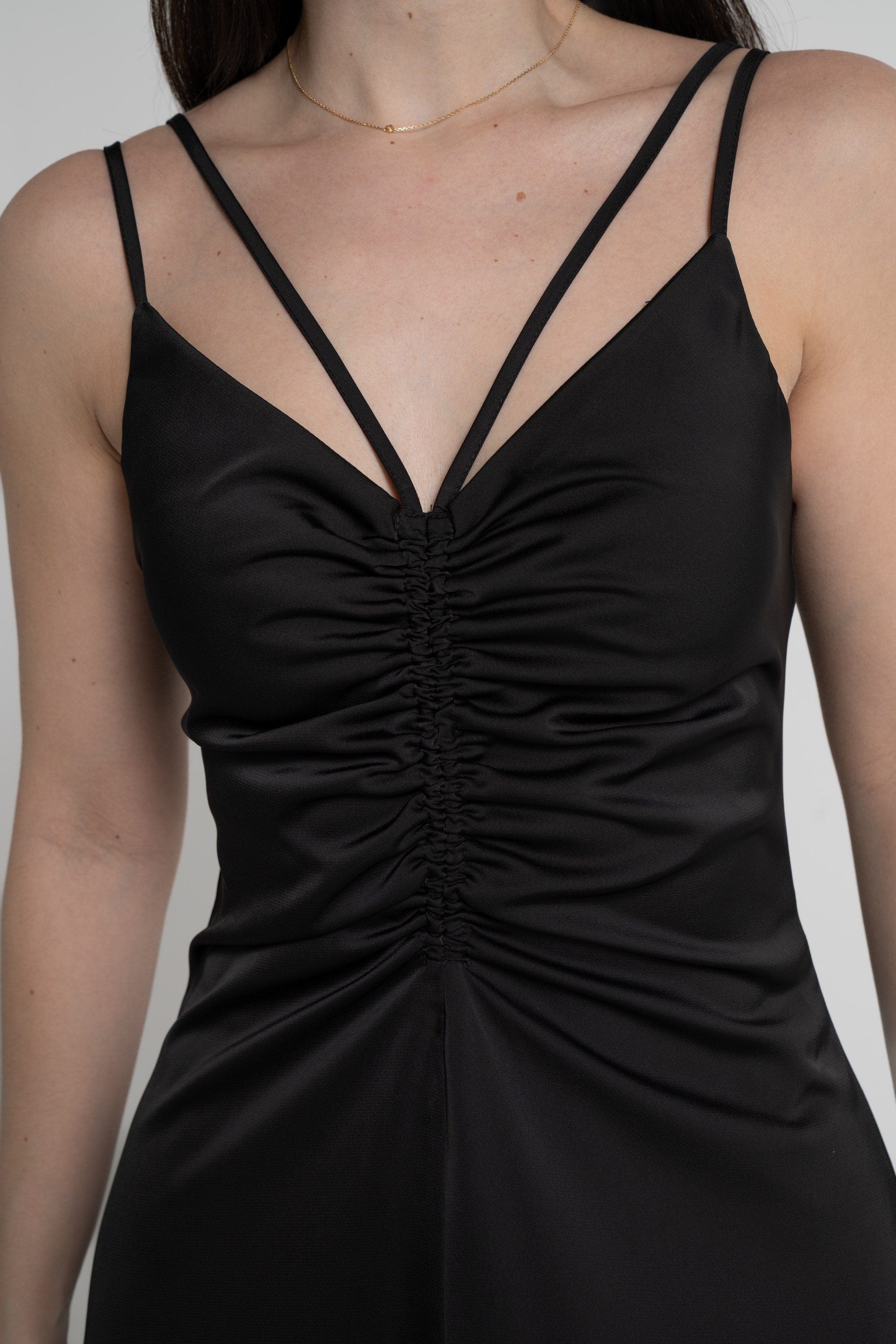 ميكا فستان ميدي بدون أكمام بكشكش قصير من الأمام