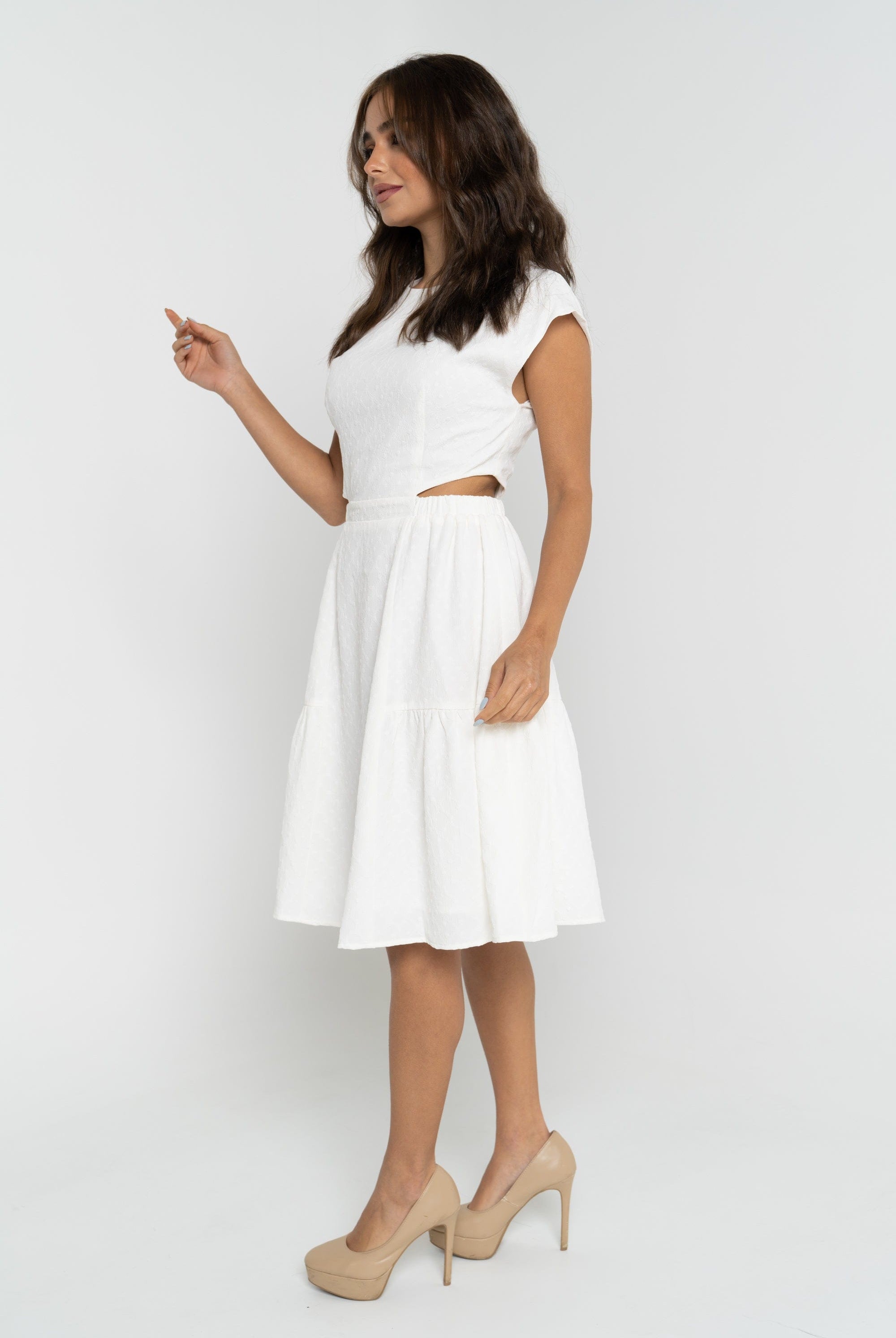 ميكا فستان قصير فوق الركبة مفتوخ من الخصر كم قصير