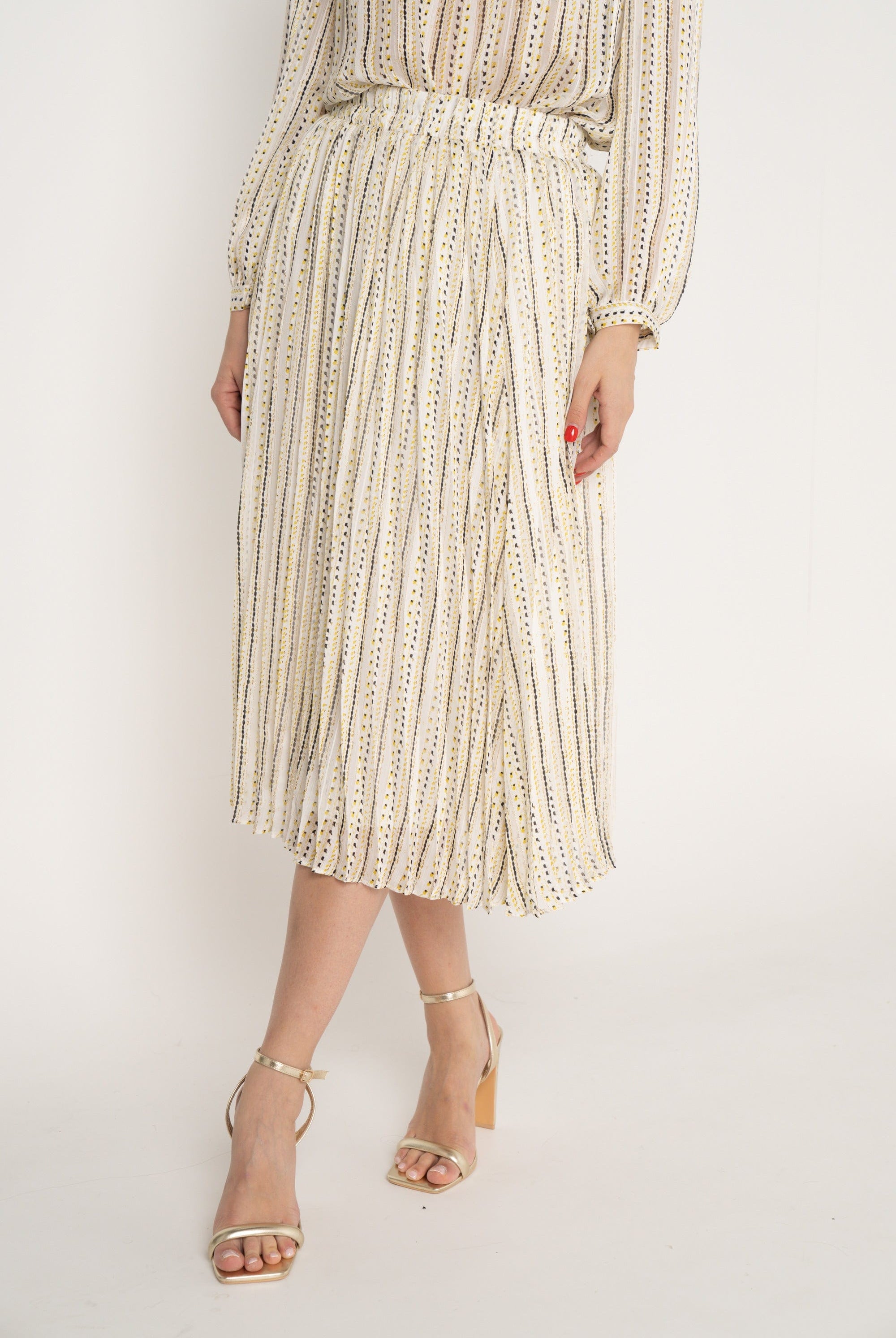 ميكا تنورة ميدي مقلمة بالنقش