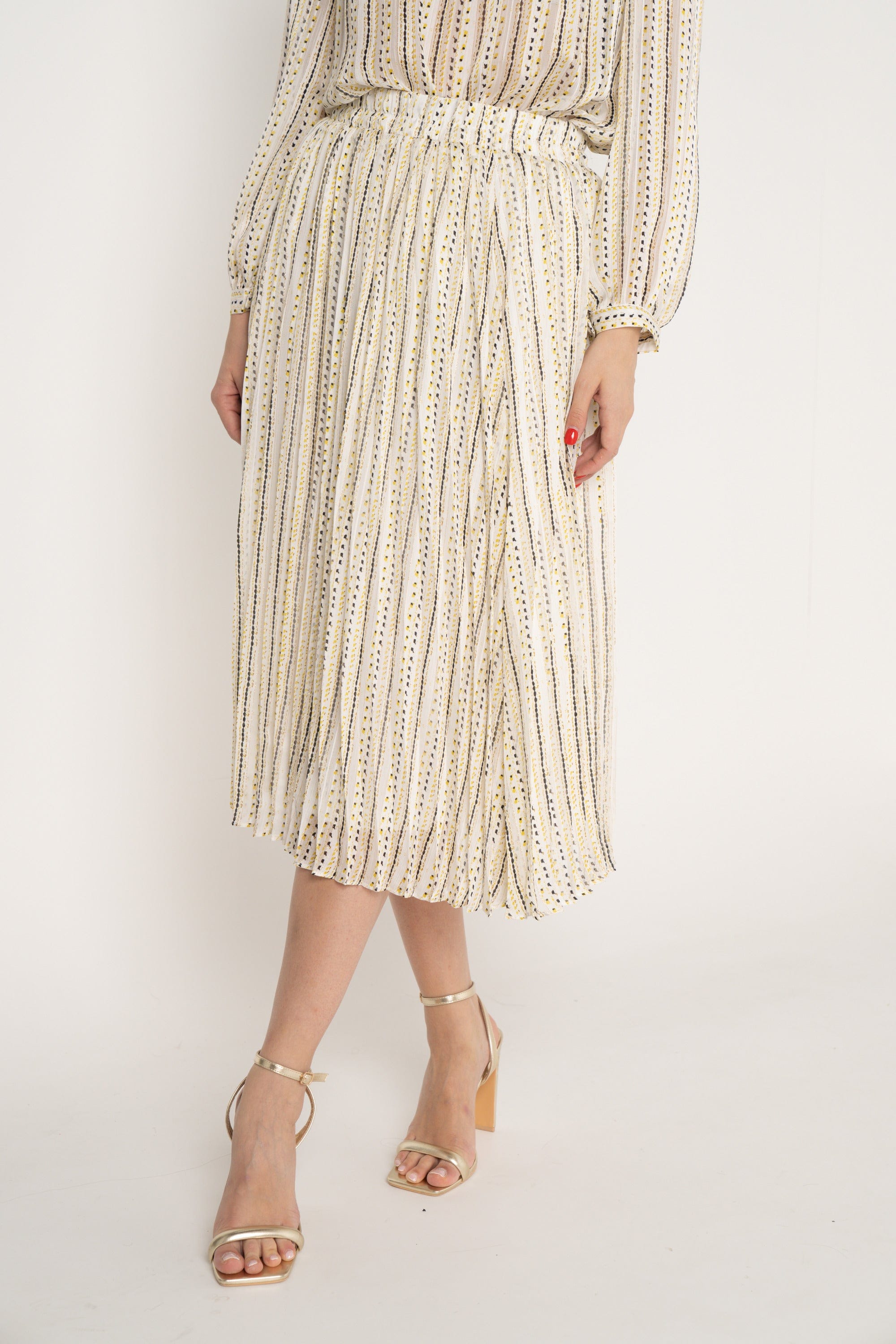 ميكا تنورة ميدي مقلمة بالنقش