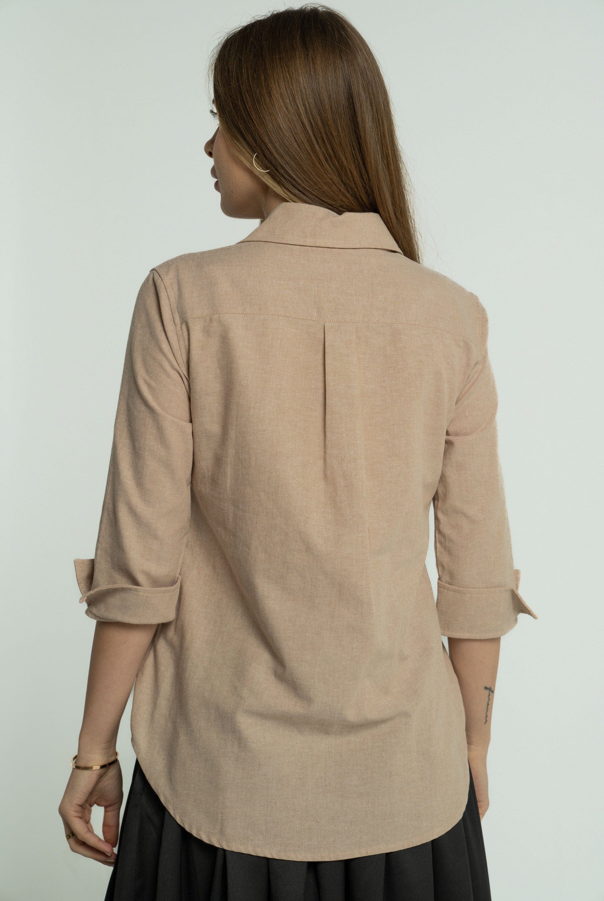 ميكا بلوزة سادة بأزرار أمامية كم طويل نسائي