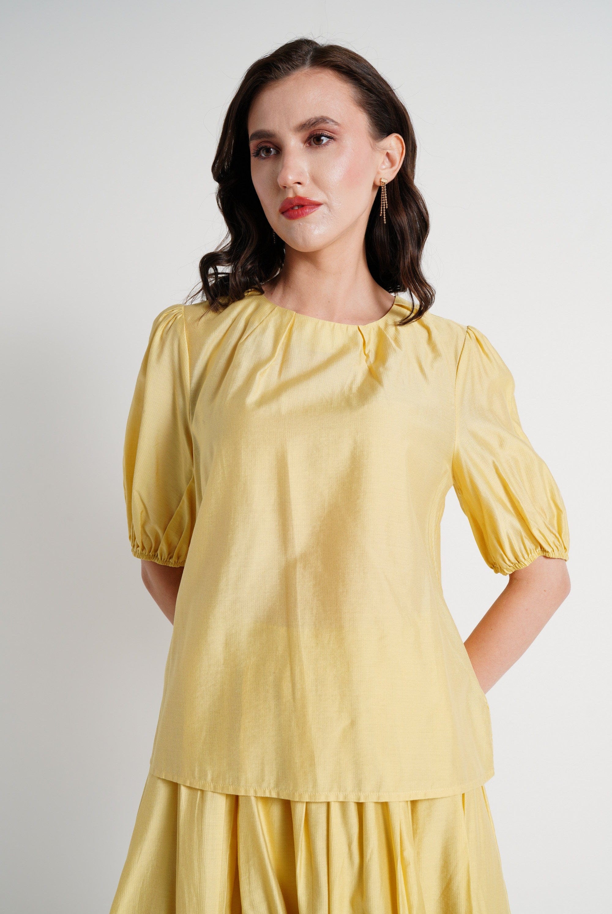 ميكا بلوزة بأكمام قصيرة فضفاضة برقبة دائرية