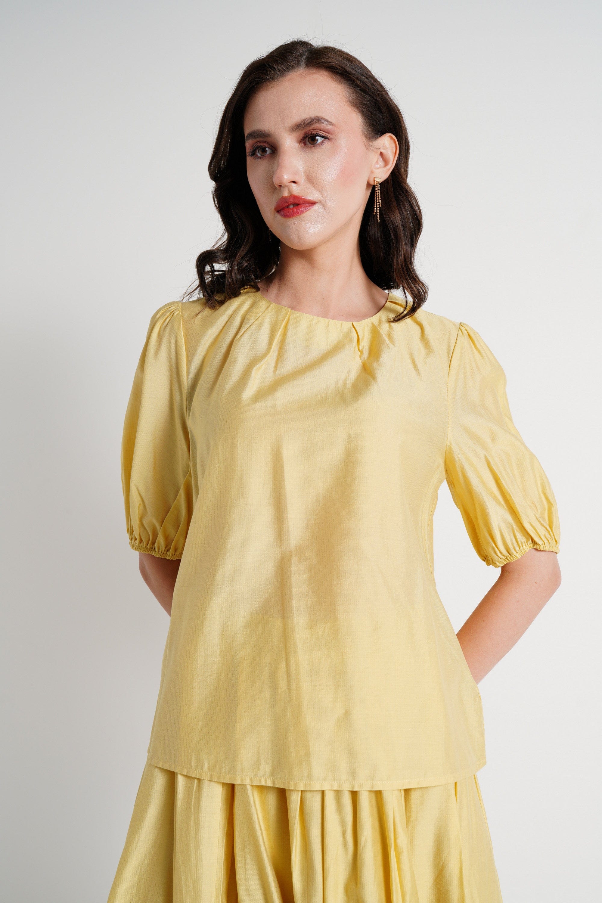 ميكا بلوزة بأكمام قصيرة فضفاضة برقبة دائرية