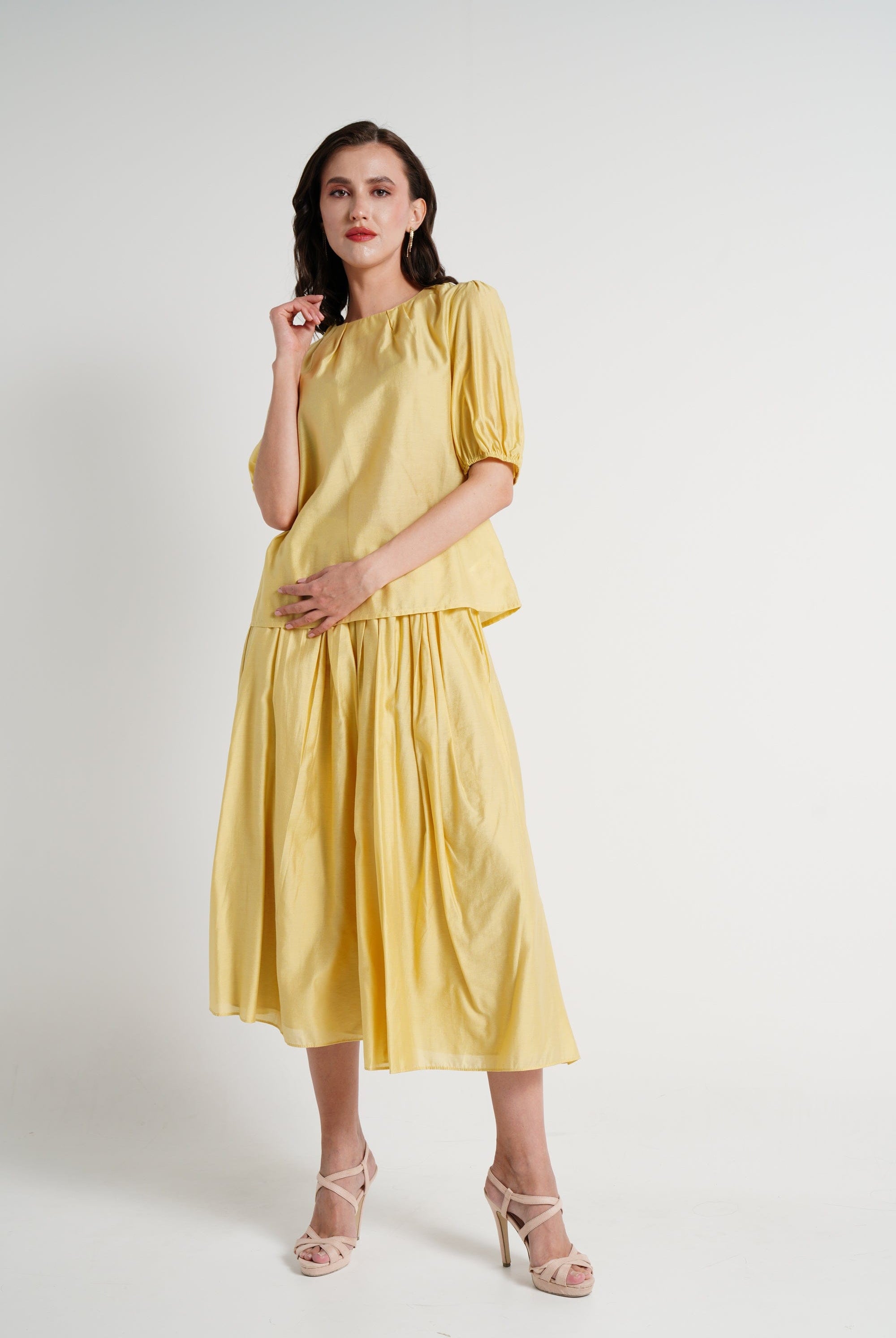 ميكا بلوزة بأكمام قصيرة فضفاضة برقبة دائرية