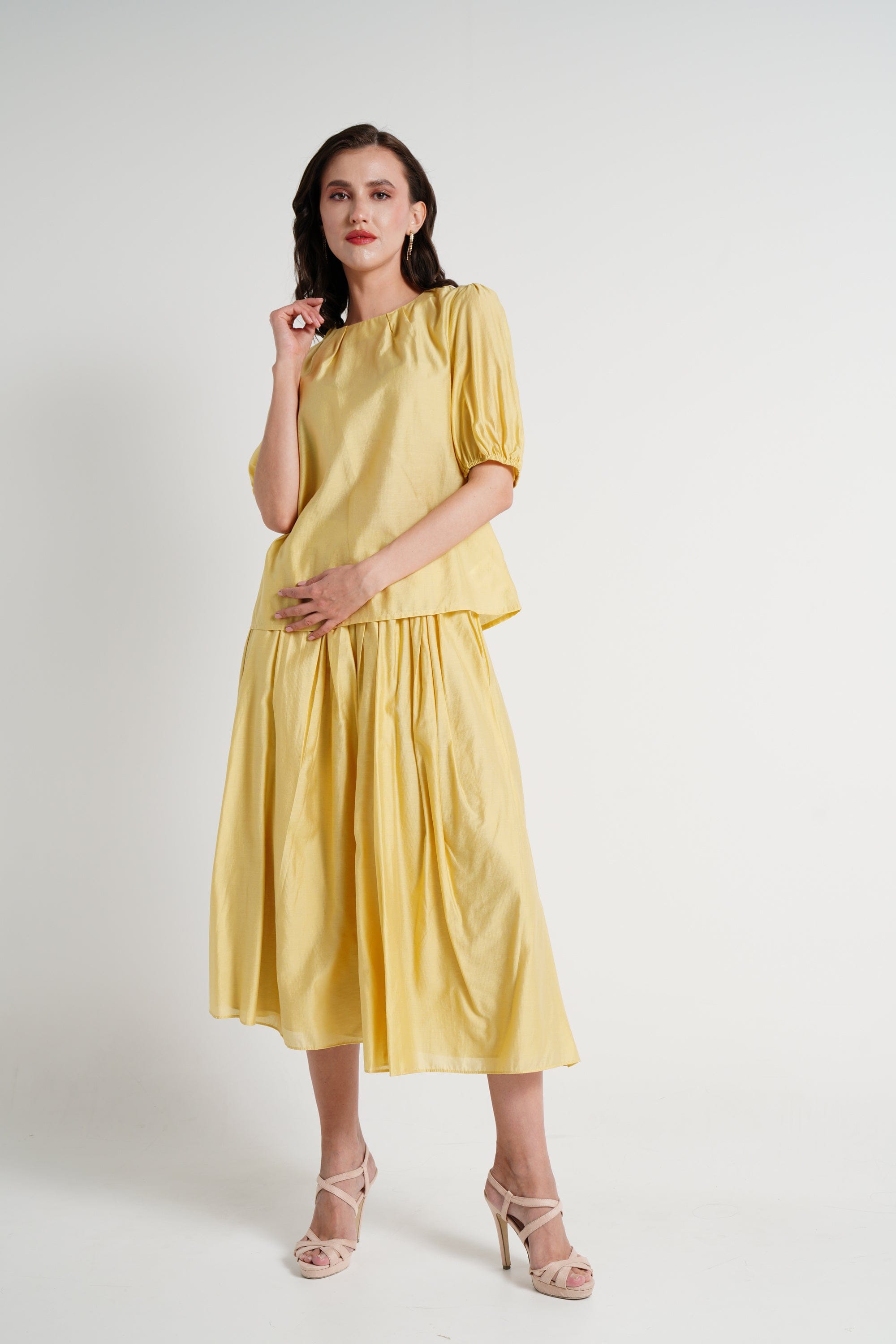 ميكا بلوزة بأكمام قصيرة فضفاضة برقبة دائرية