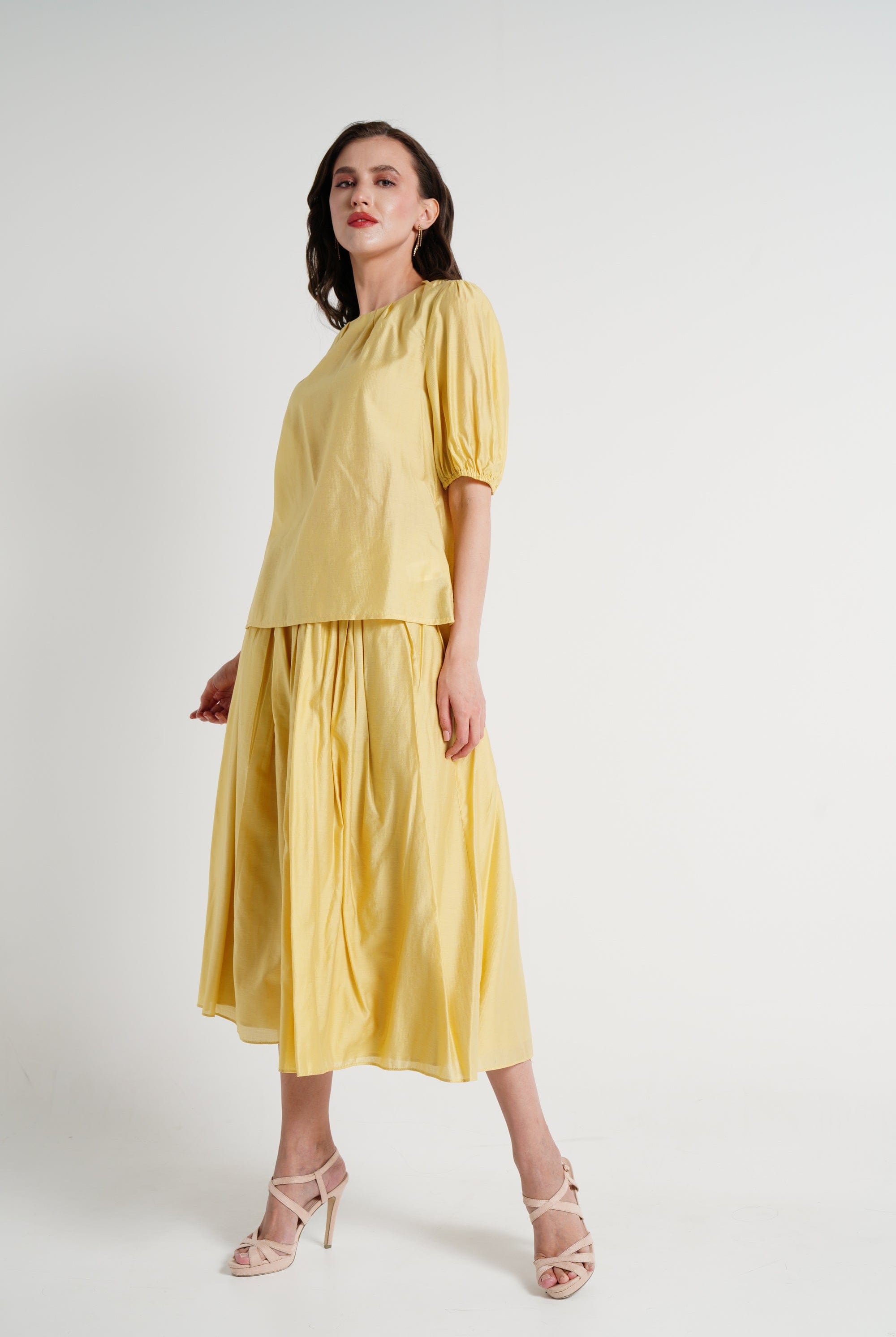 ميكا بلوزة بأكمام قصيرة فضفاضة برقبة دائرية