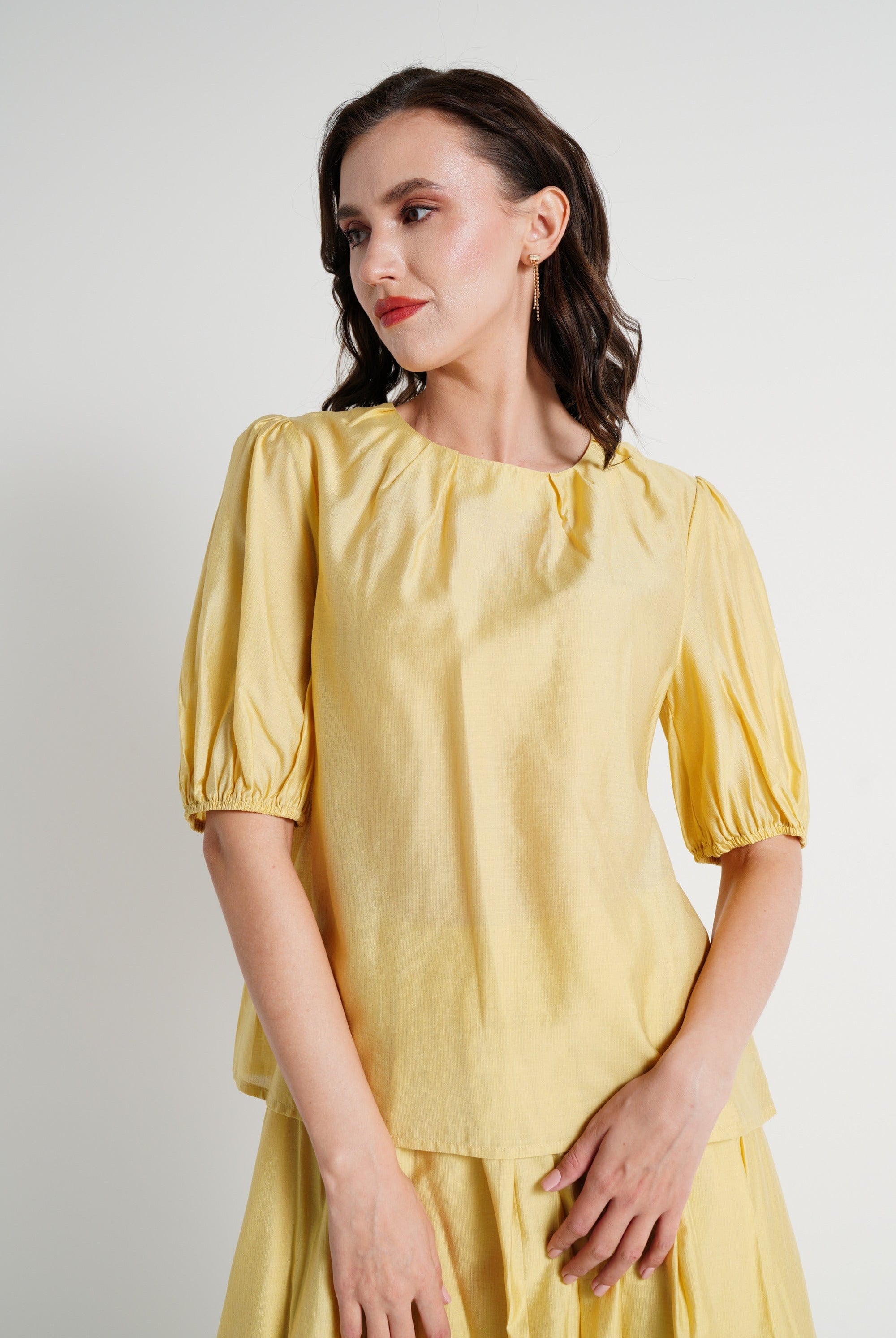 ميكا بلوزة بأكمام قصيرة فضفاضة برقبة دائرية