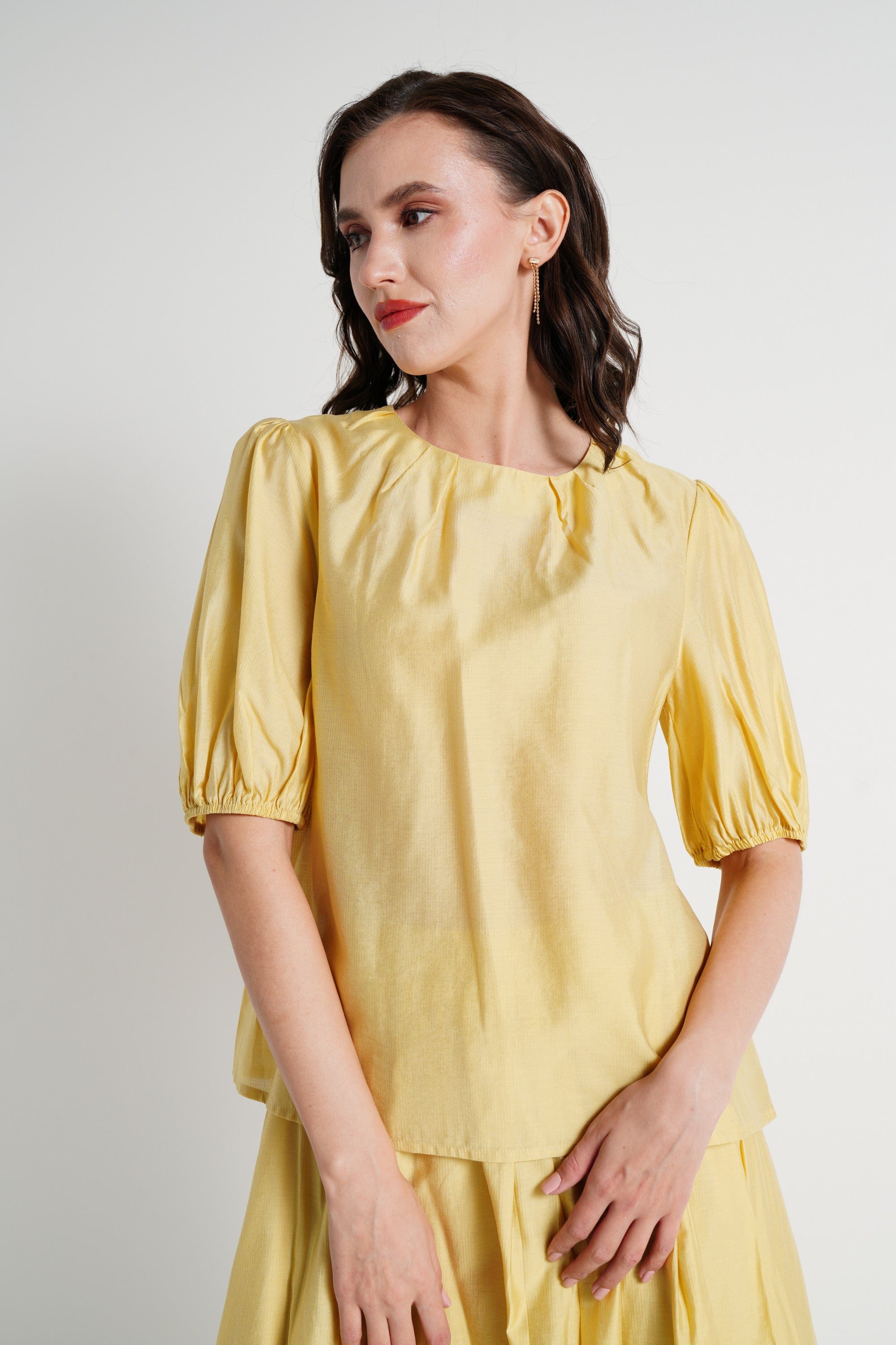 ميكا بلوزة بأكمام قصيرة فضفاضة برقبة دائرية