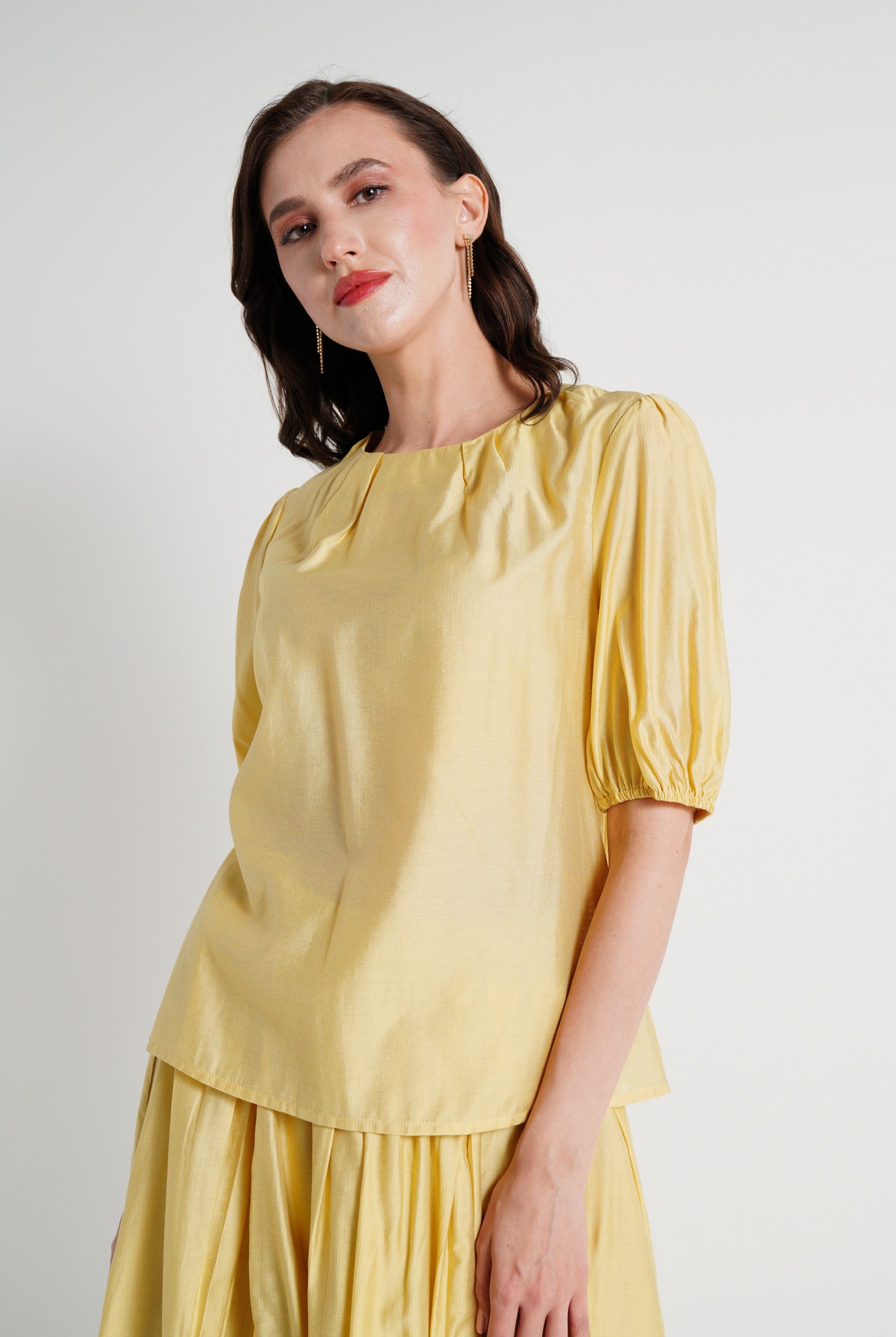 ميكا بلوزة بأكمام قصيرة فضفاضة برقبة دائرية