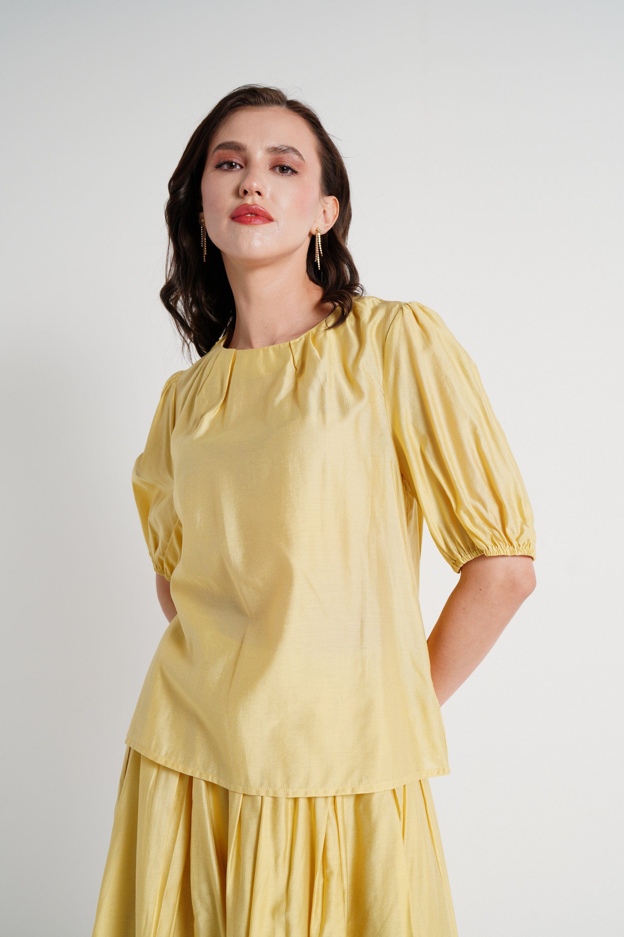 ميكا بلوزة بأكمام قصيرة فضفاضة برقبة دائرية