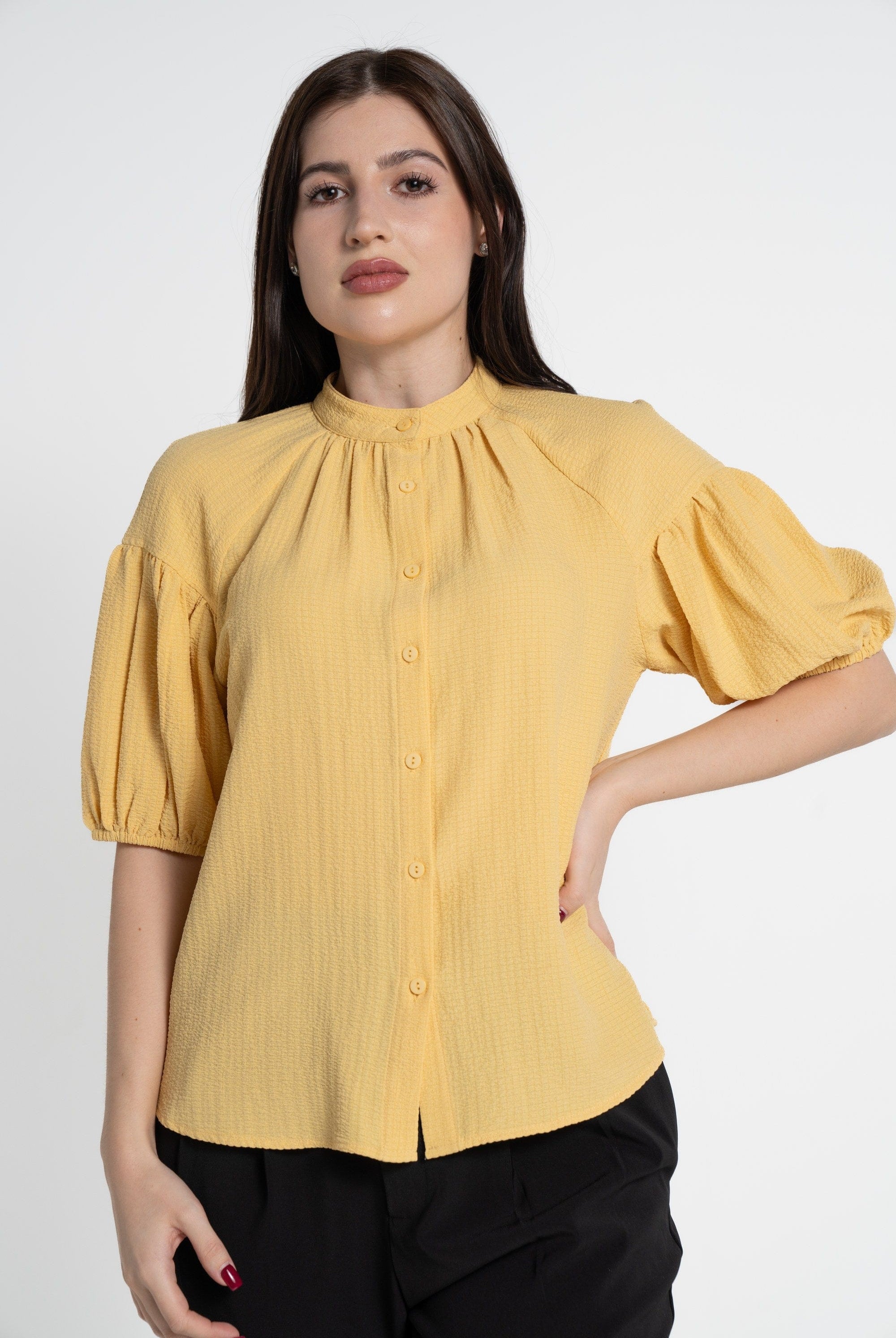 ميكا بلوزة بأكمام 3/4 سادة بأزرار أمامية