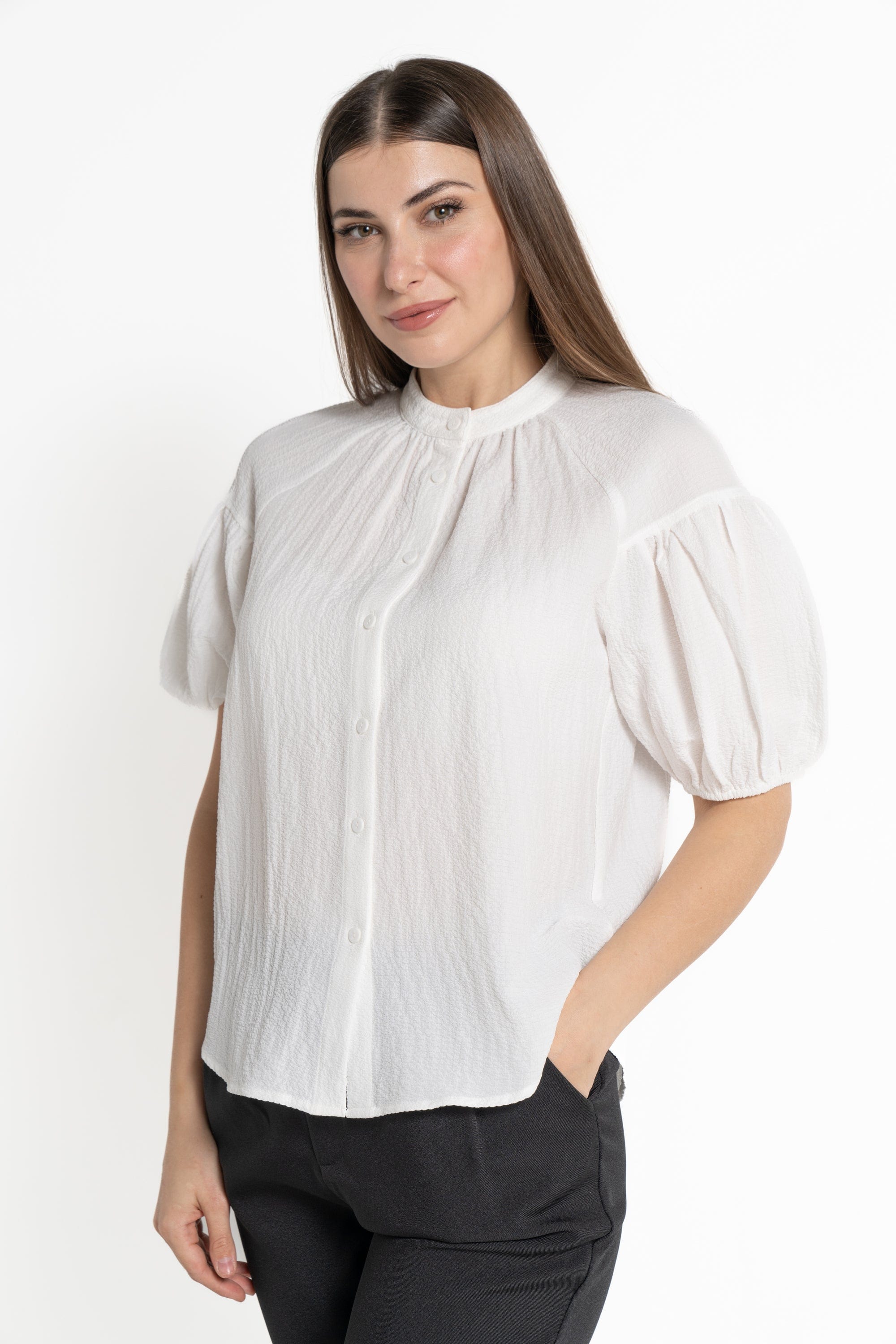 ميكا بلوزة بأكمام 3/4 سادة بأزرار أمامية