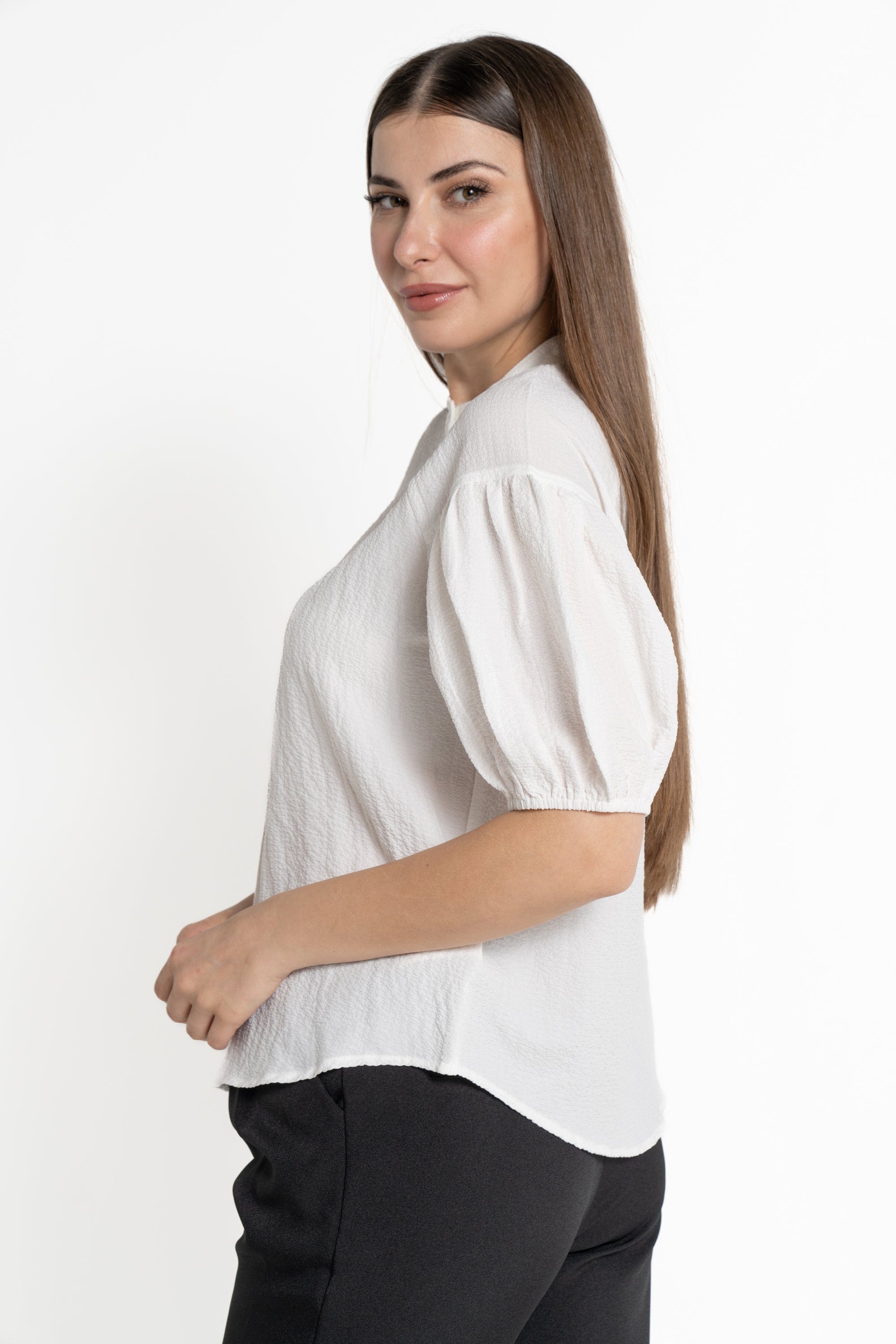 ميكا بلوزة بأكمام 3/4 سادة بأزرار أمامية