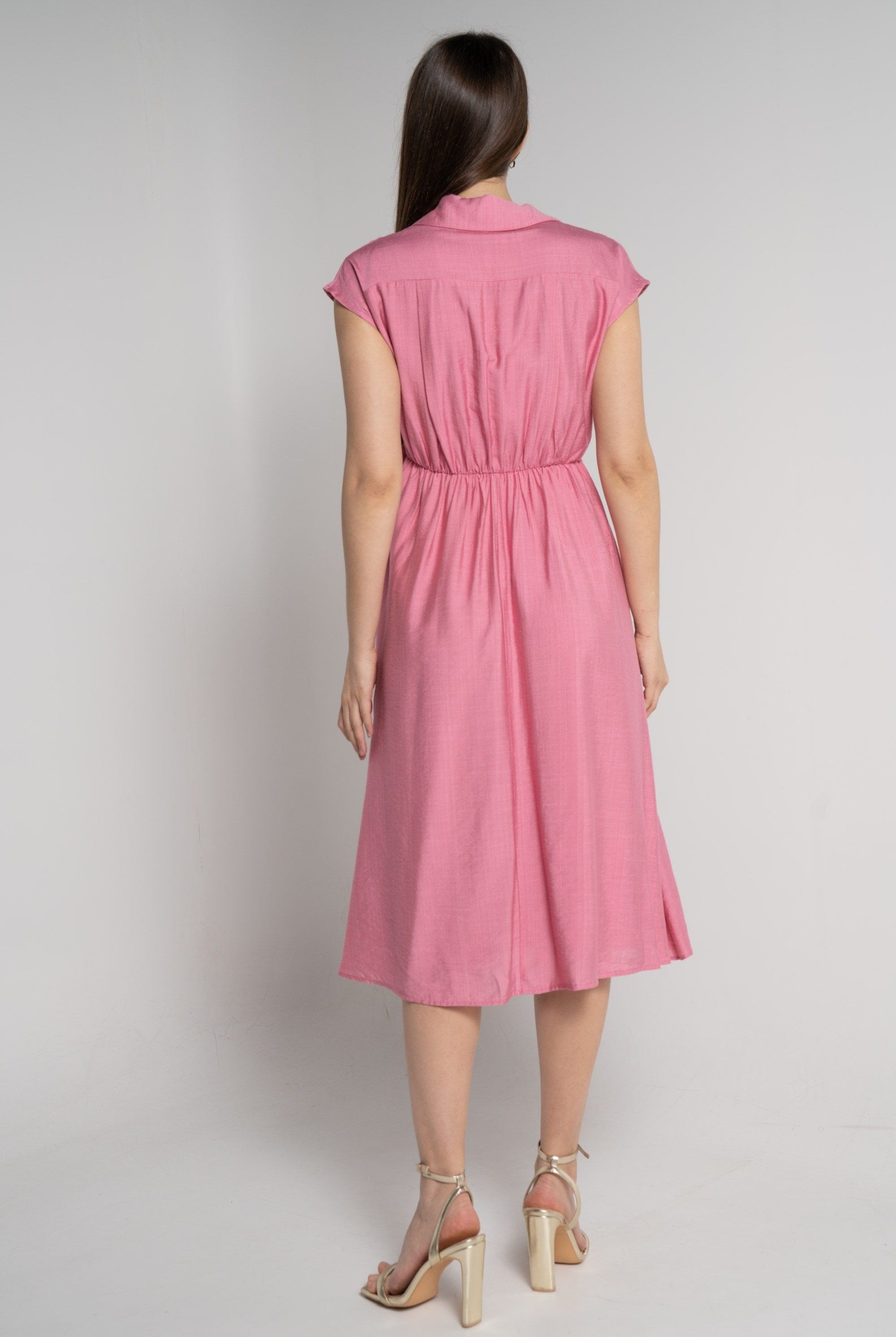 ميكا فستان ميدي بأكمام قصيرة بفتحة صدر عميقة