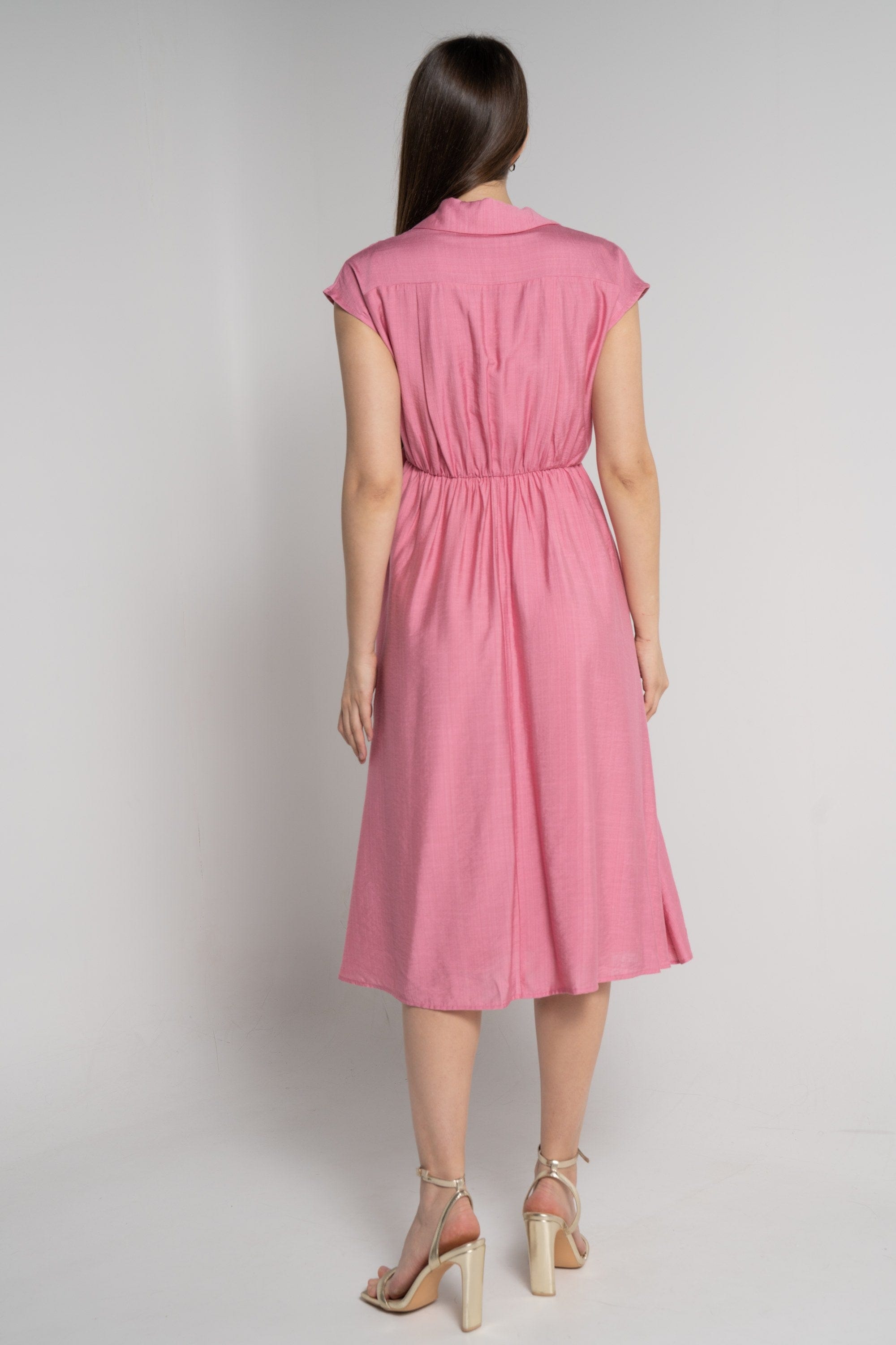 ميكا فستان ميدي بأكمام قصيرة بفتحة صدر عميقة