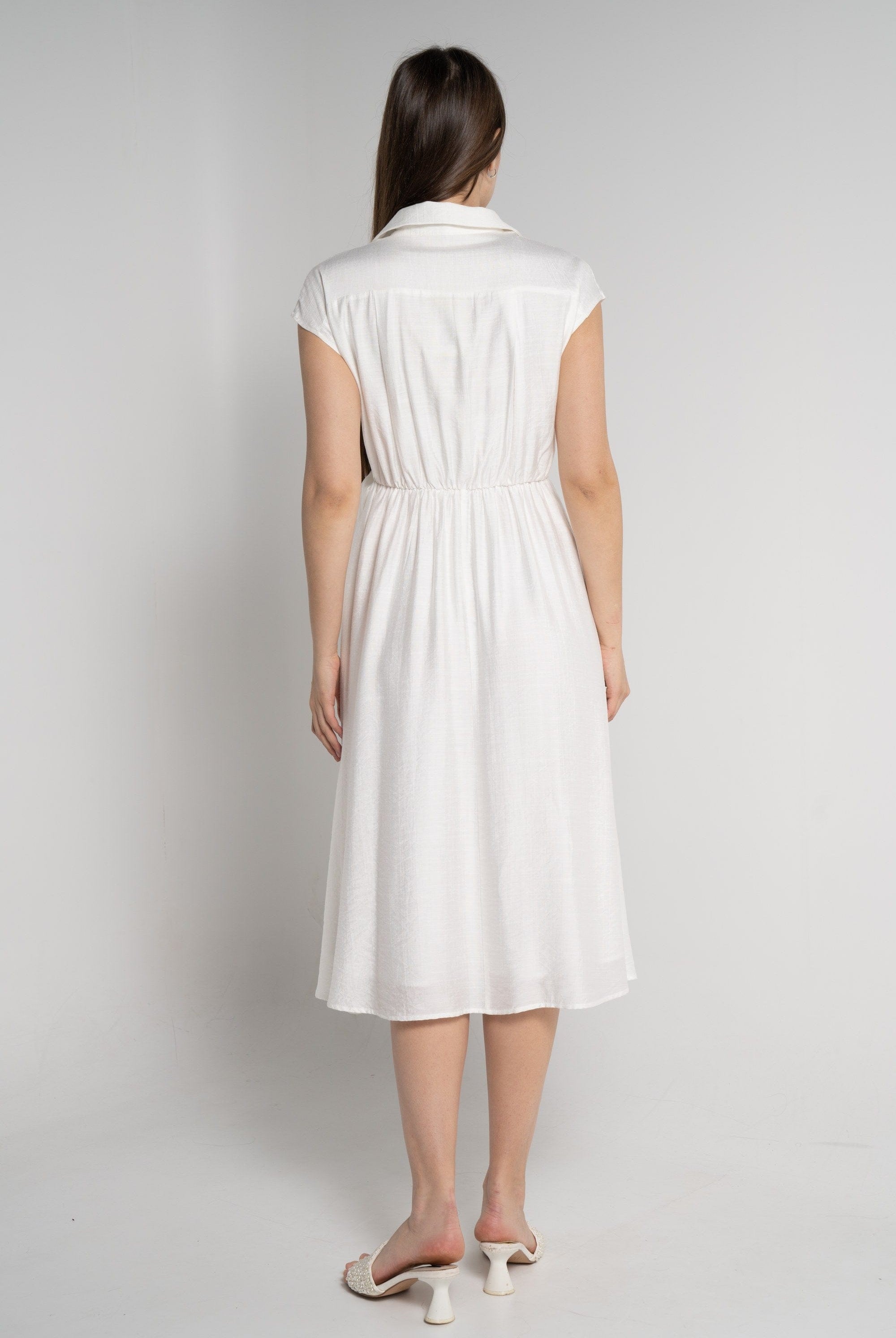 ميكا فستان ميدي بأكمام قصيرة بفتحة صدر عميقة