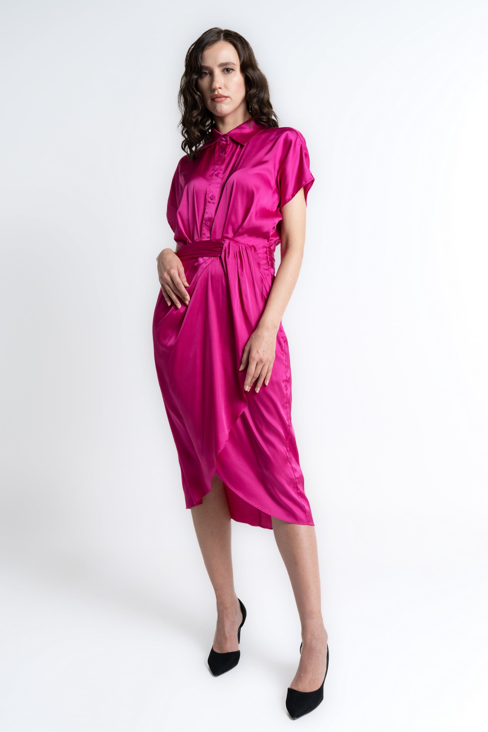 ميكا فستان ميدي بأكمام قصيرة لف بأزرار على الصدر