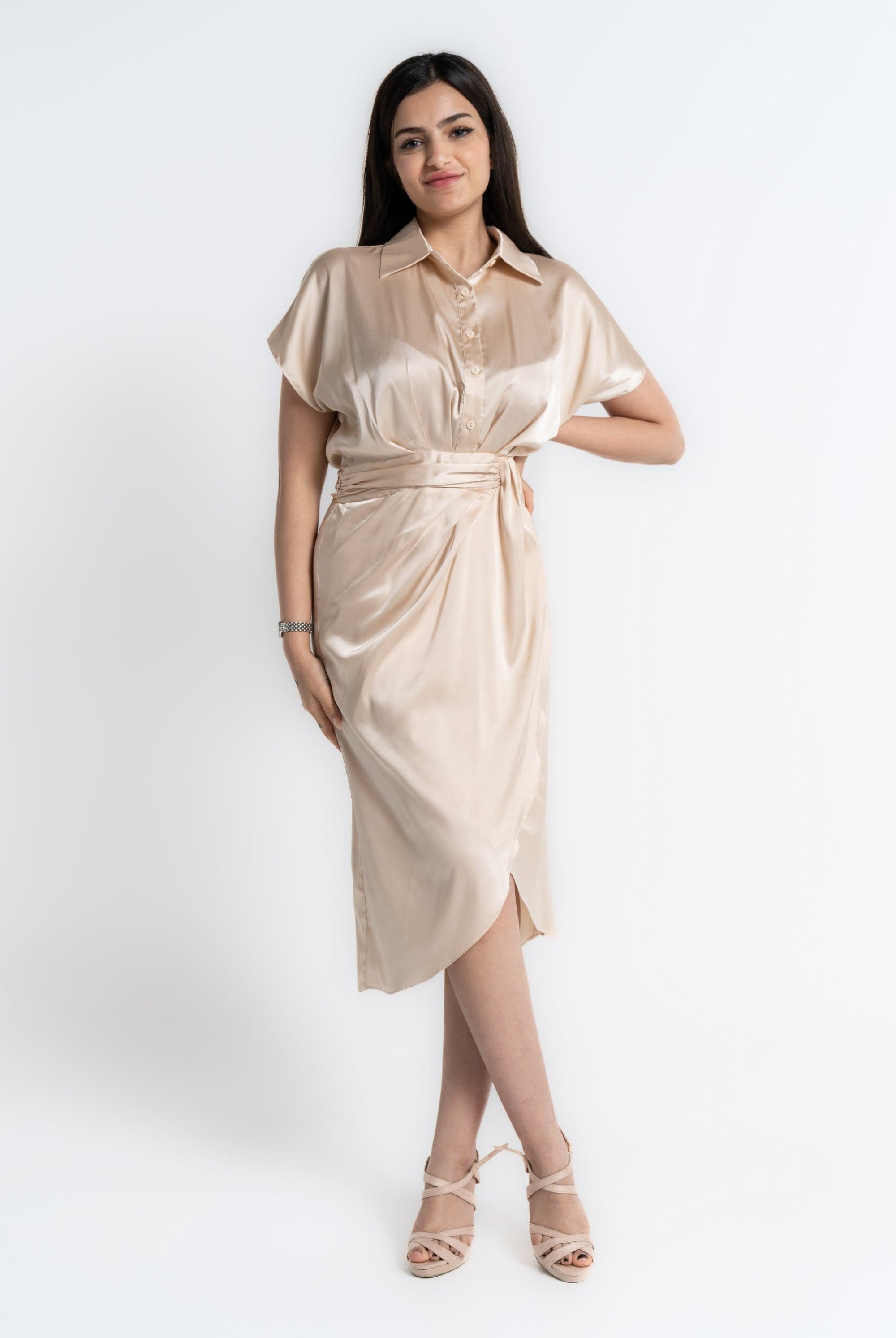 ميكا فستان ميدي بأكمام قصيرة لف بأزرار على الصدر