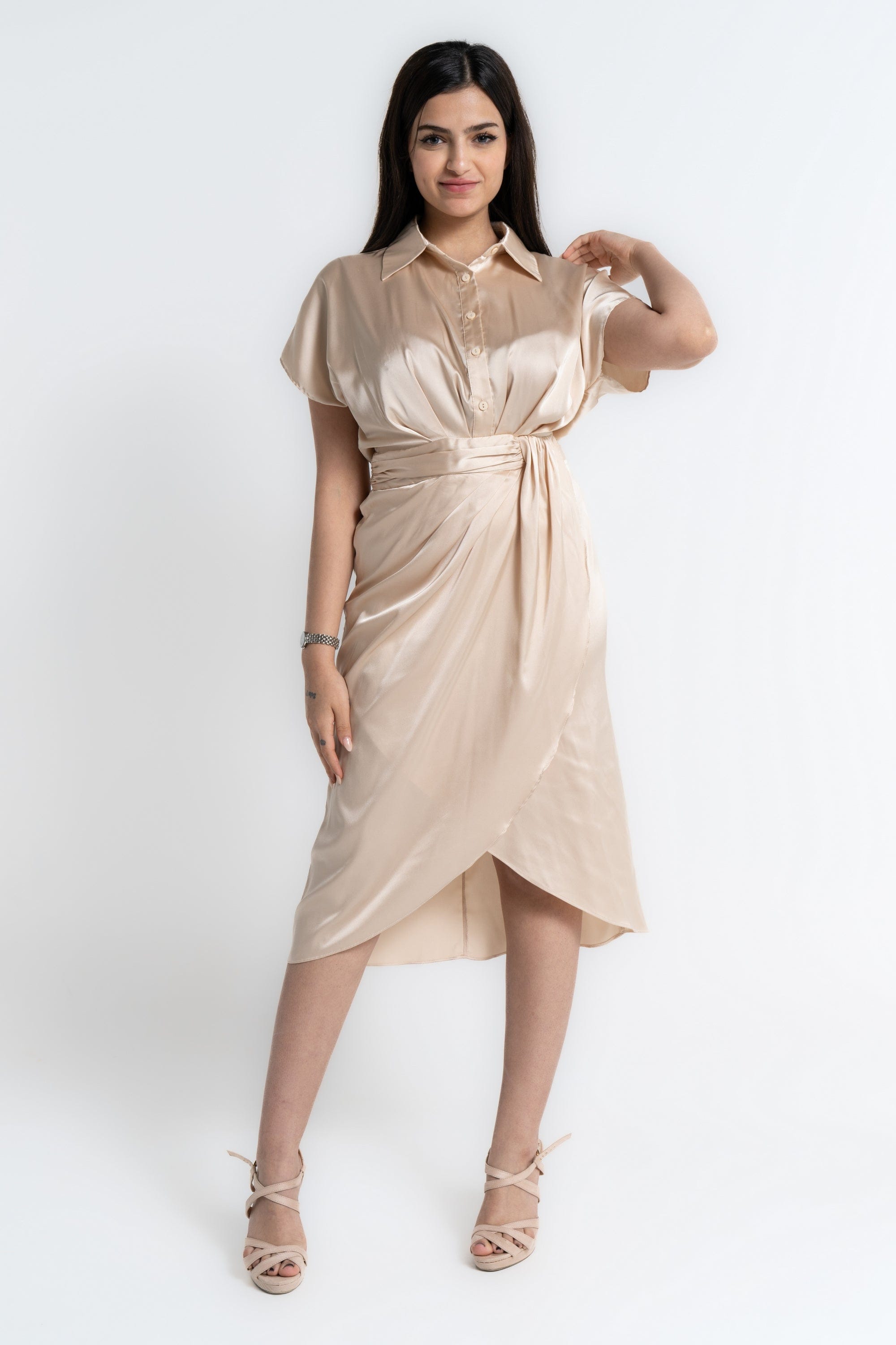 ميكا فستان ميدي بأكمام قصيرة لف بأزرار على الصدر