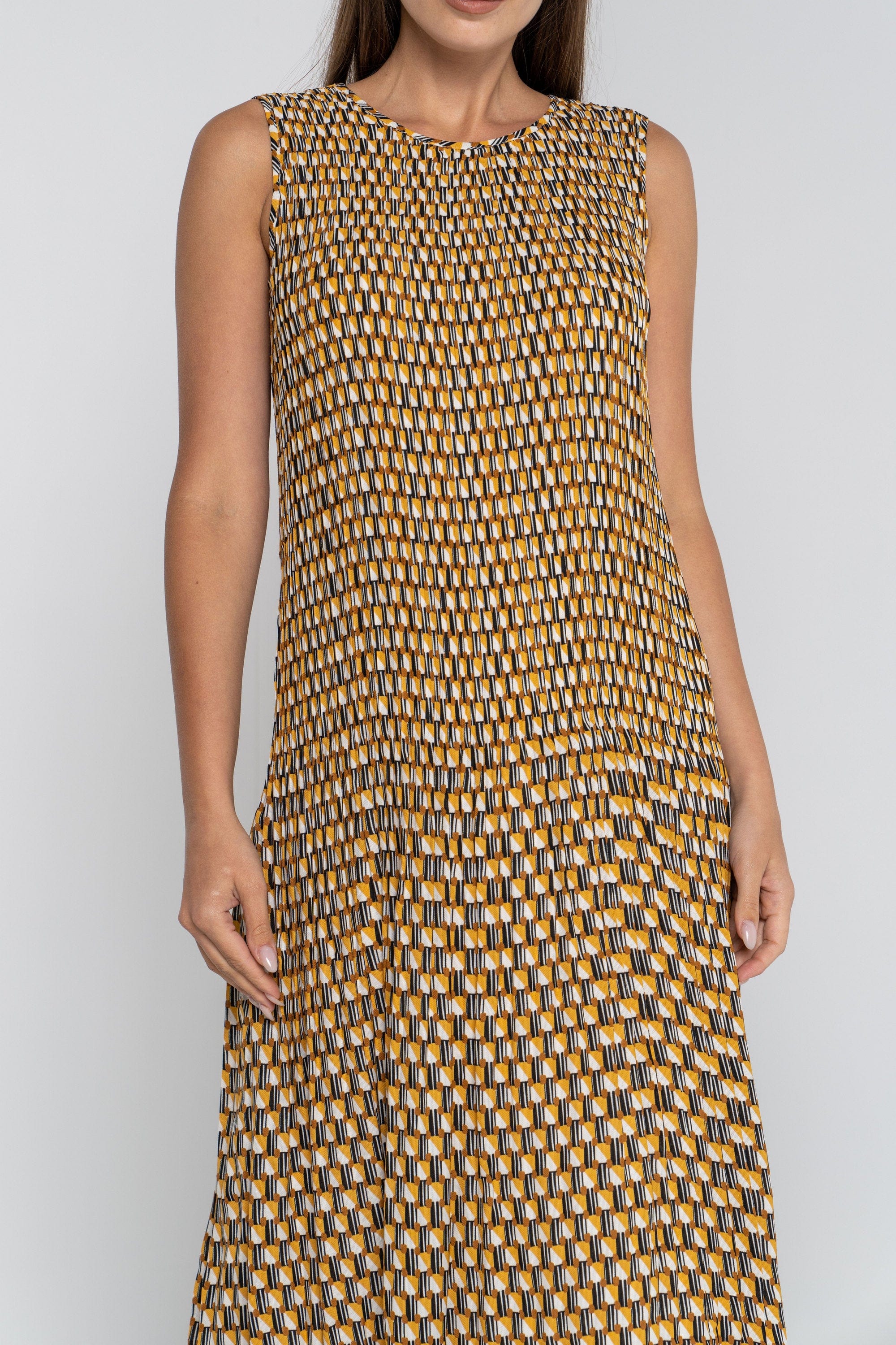 ميكا فستان ميدي بدون أكمام منقوش