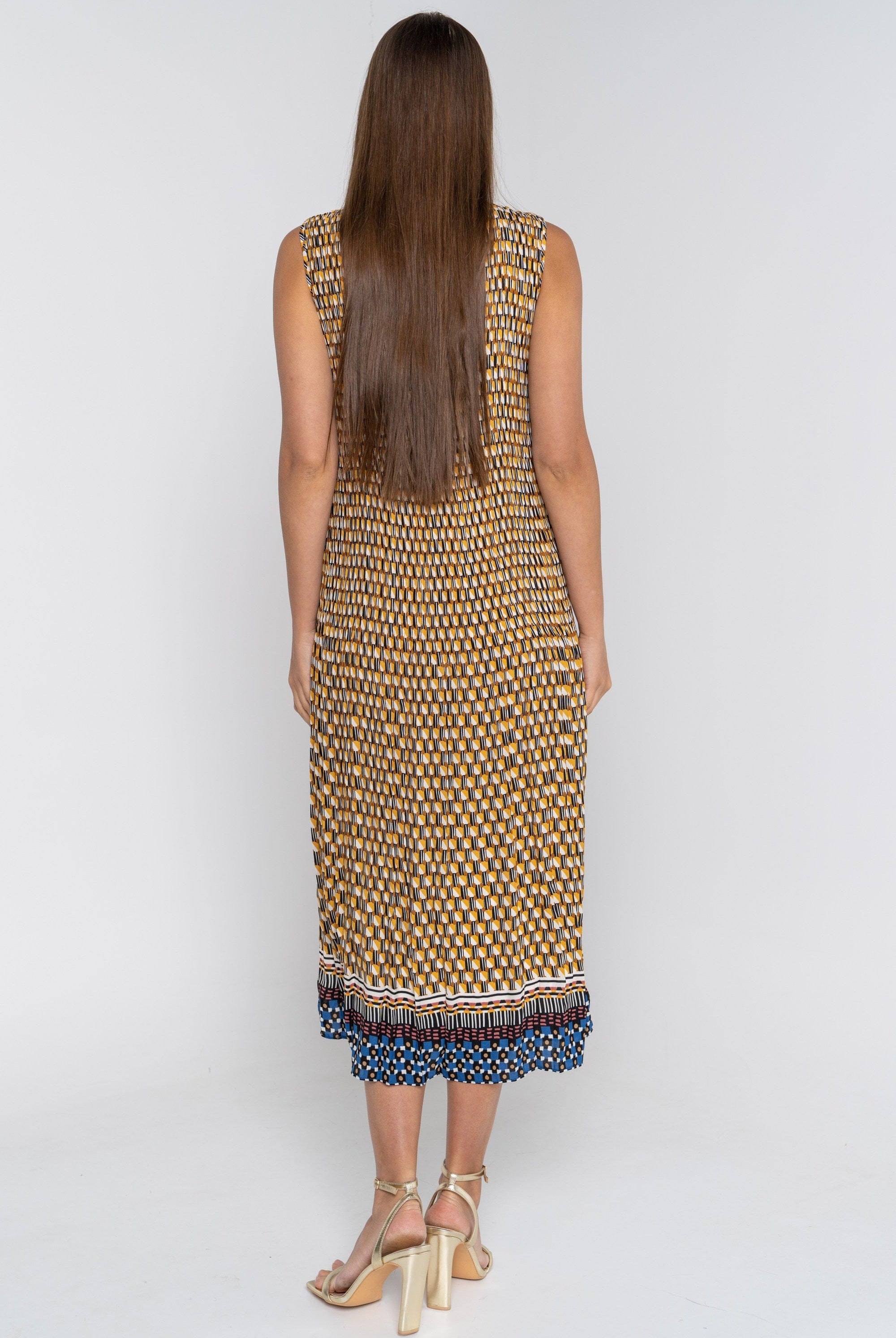 ميكا فستان ميدي بدون أكمام منقوش