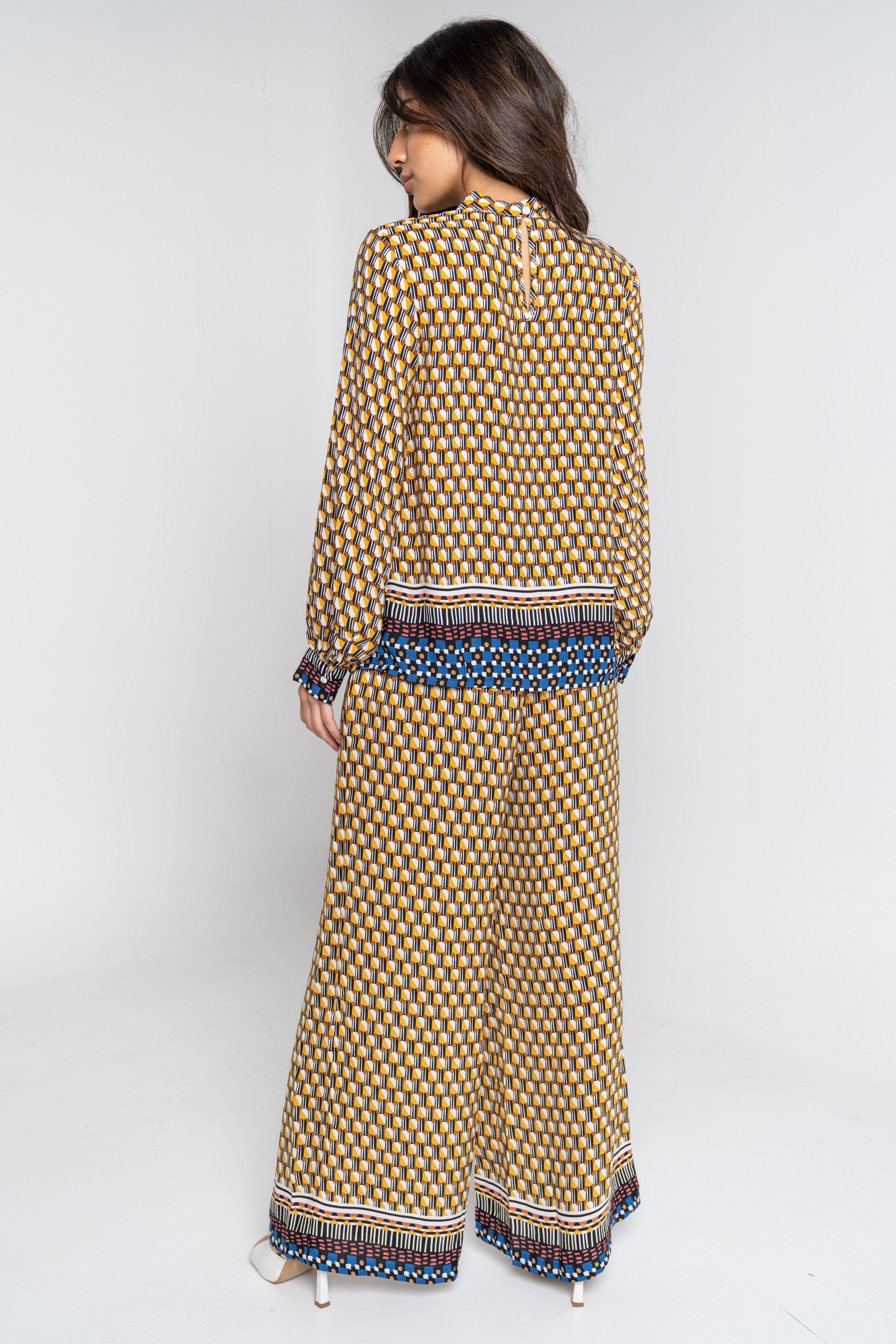 ู
ููุง ุจูุทููู ุทููู ู
ูููุด