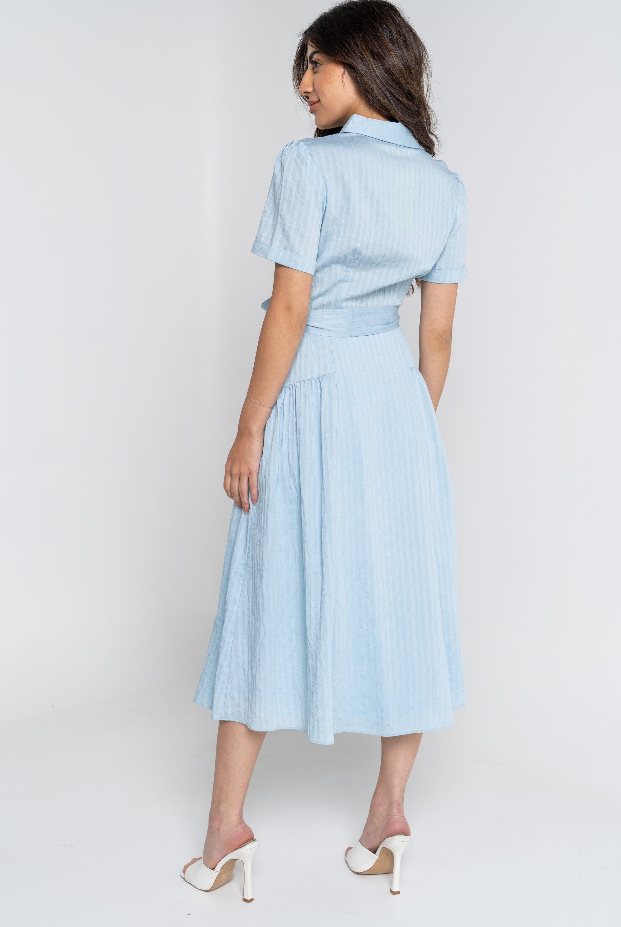 ميكا فستان ميدي بدون أكمام مقلم برباط خصر