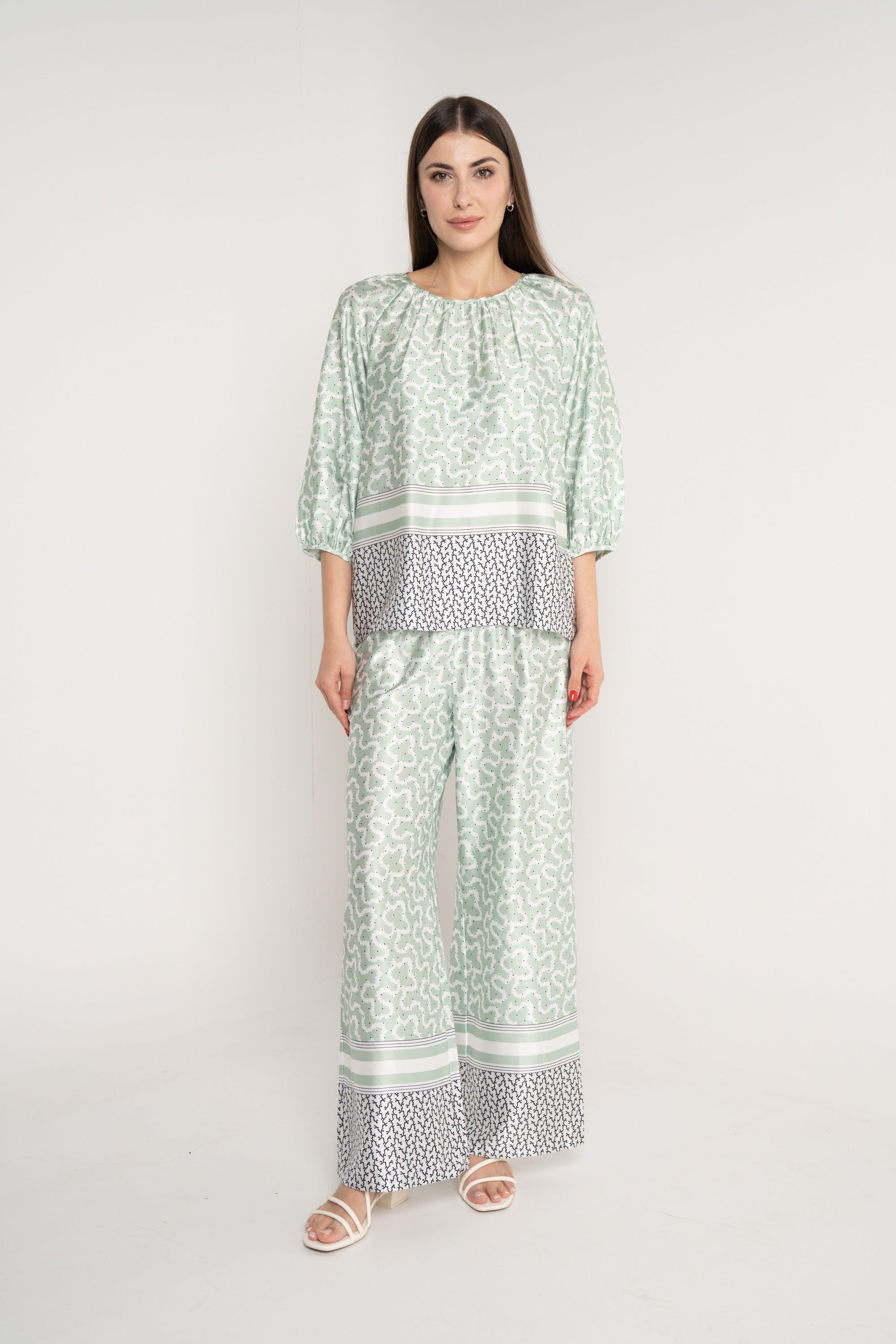 ميكا بلوزة منقوشة بفتحة دائرية 3/4 كم نسائي