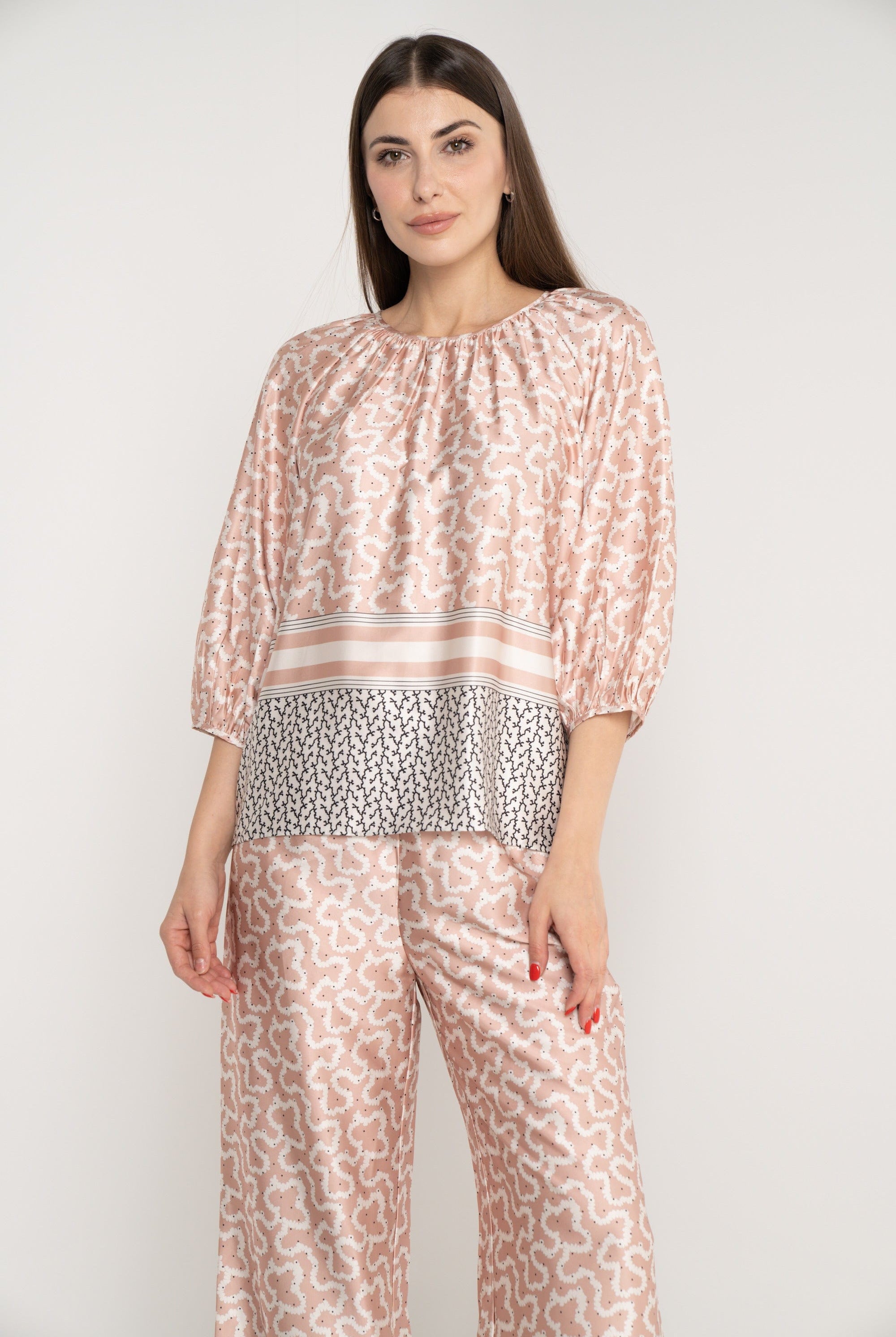 ميكا بلوزة منقوشة بفتحة دائرية 3/4 كم نسائي