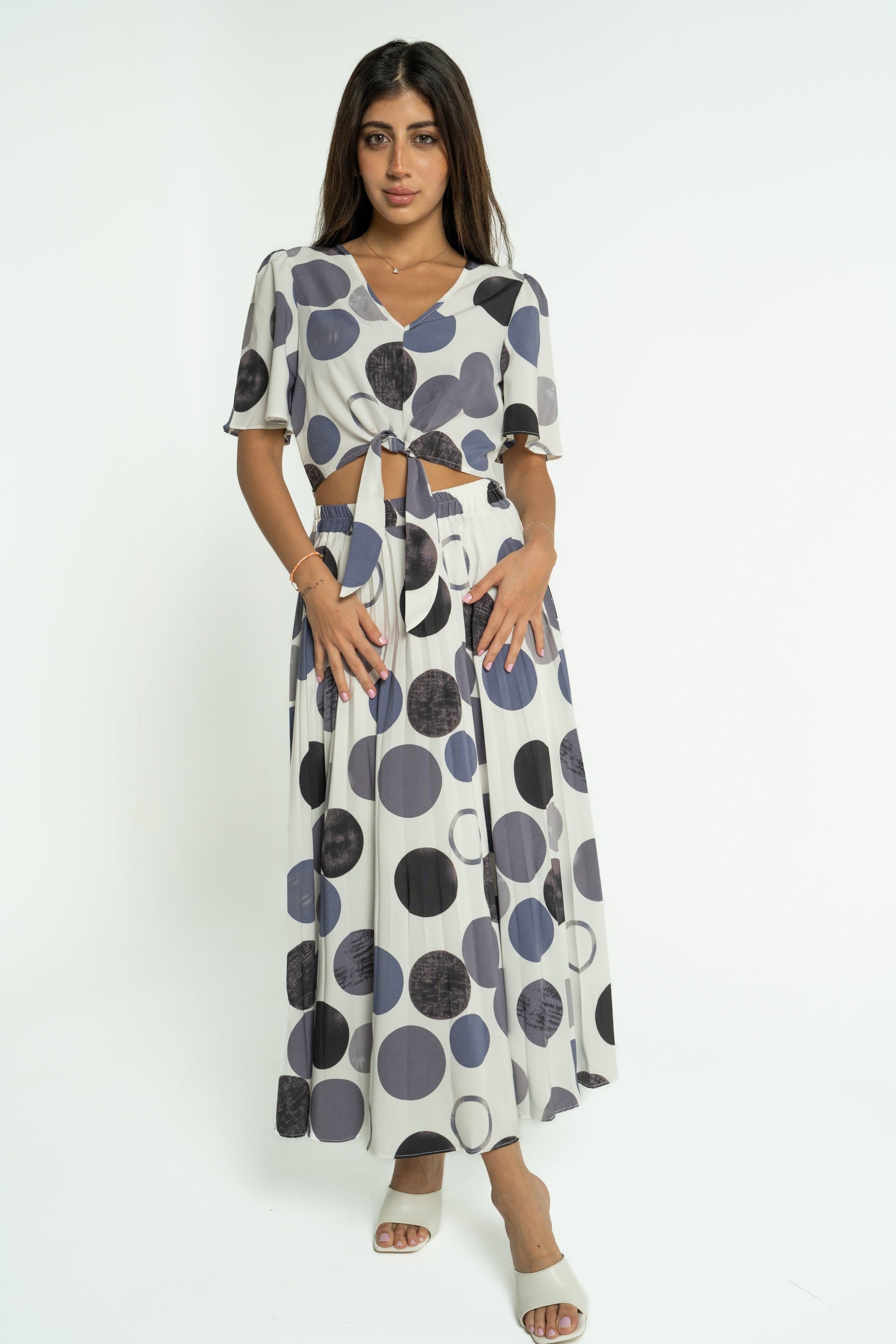 ميكا بلوزة قصيرة بنمط منقط بأكمام قصيرة