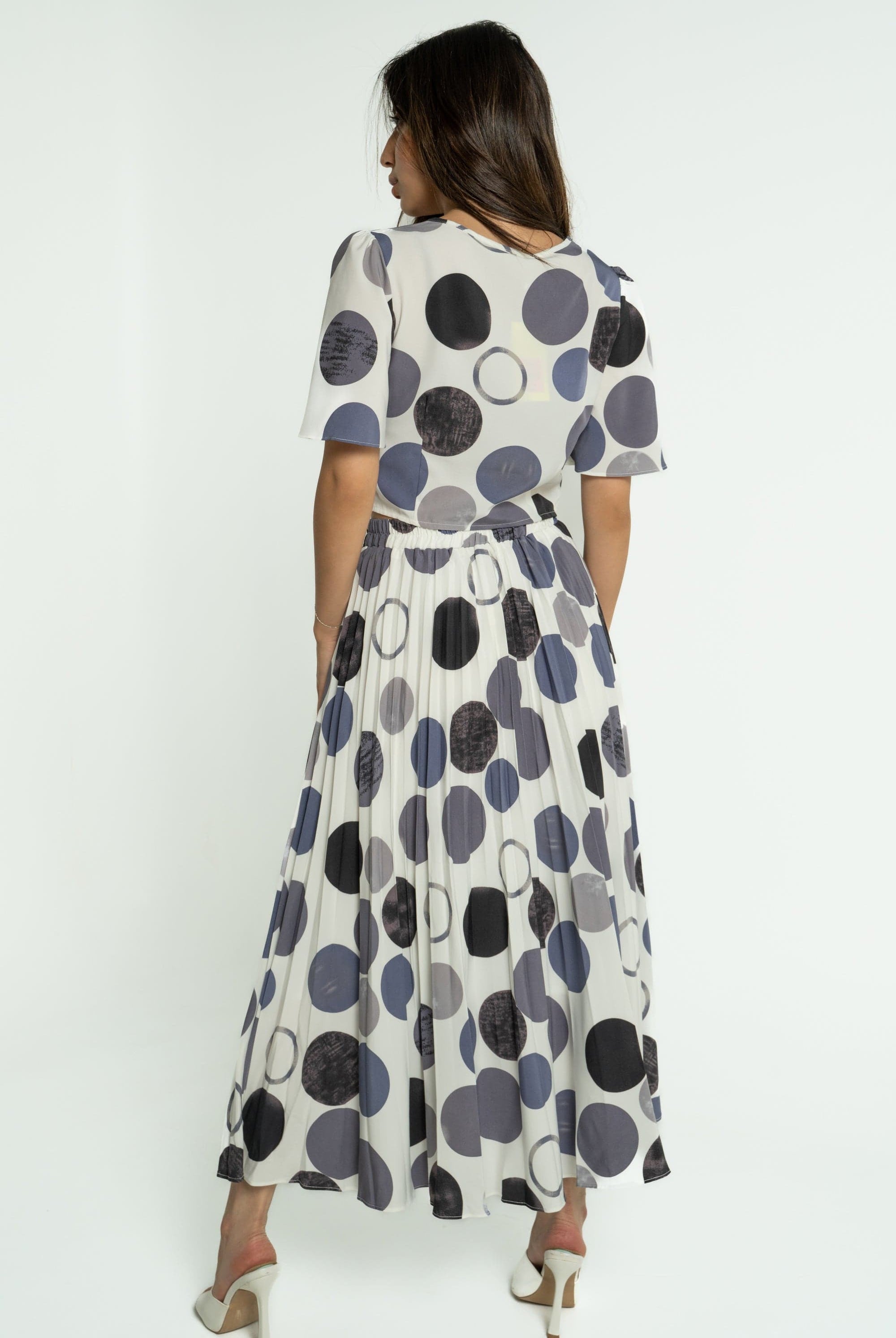 ميكا تنورة ميدي بليسية بنمط دوائر