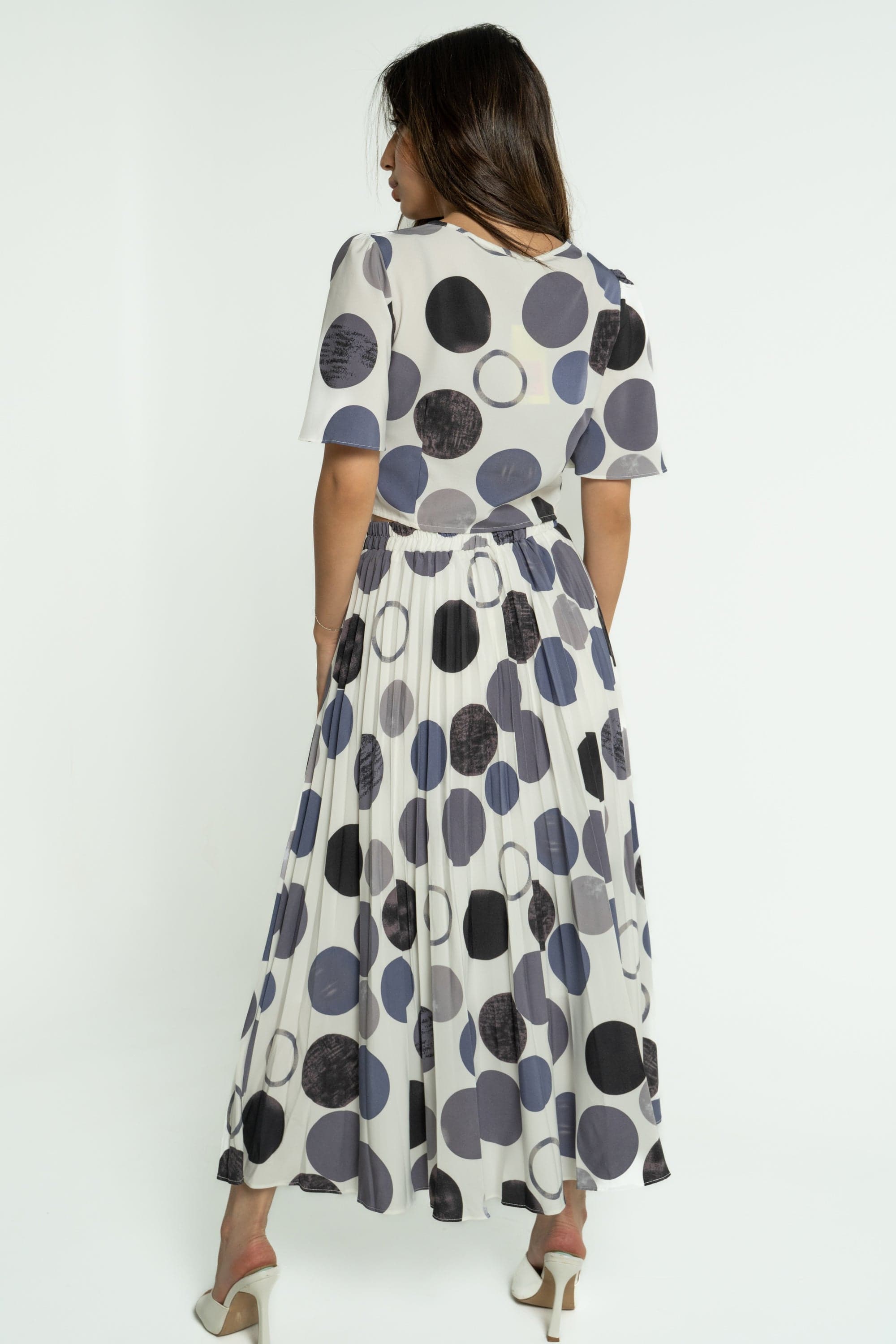 ميكا تنورة ميدي بليسية بنمط دوائر