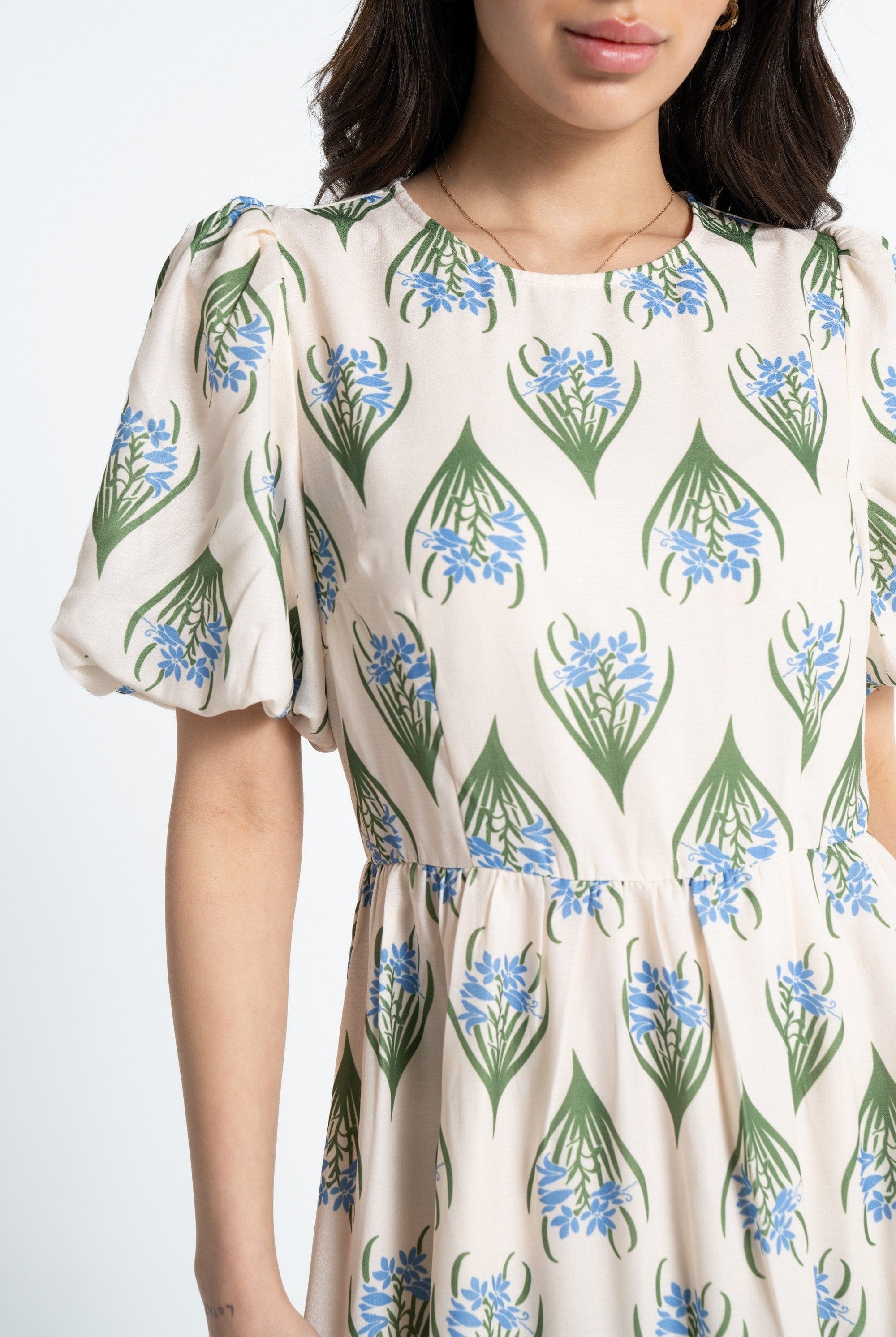 ميكا فستان ميدي مشجر بأكمام قصيرة منفوخة