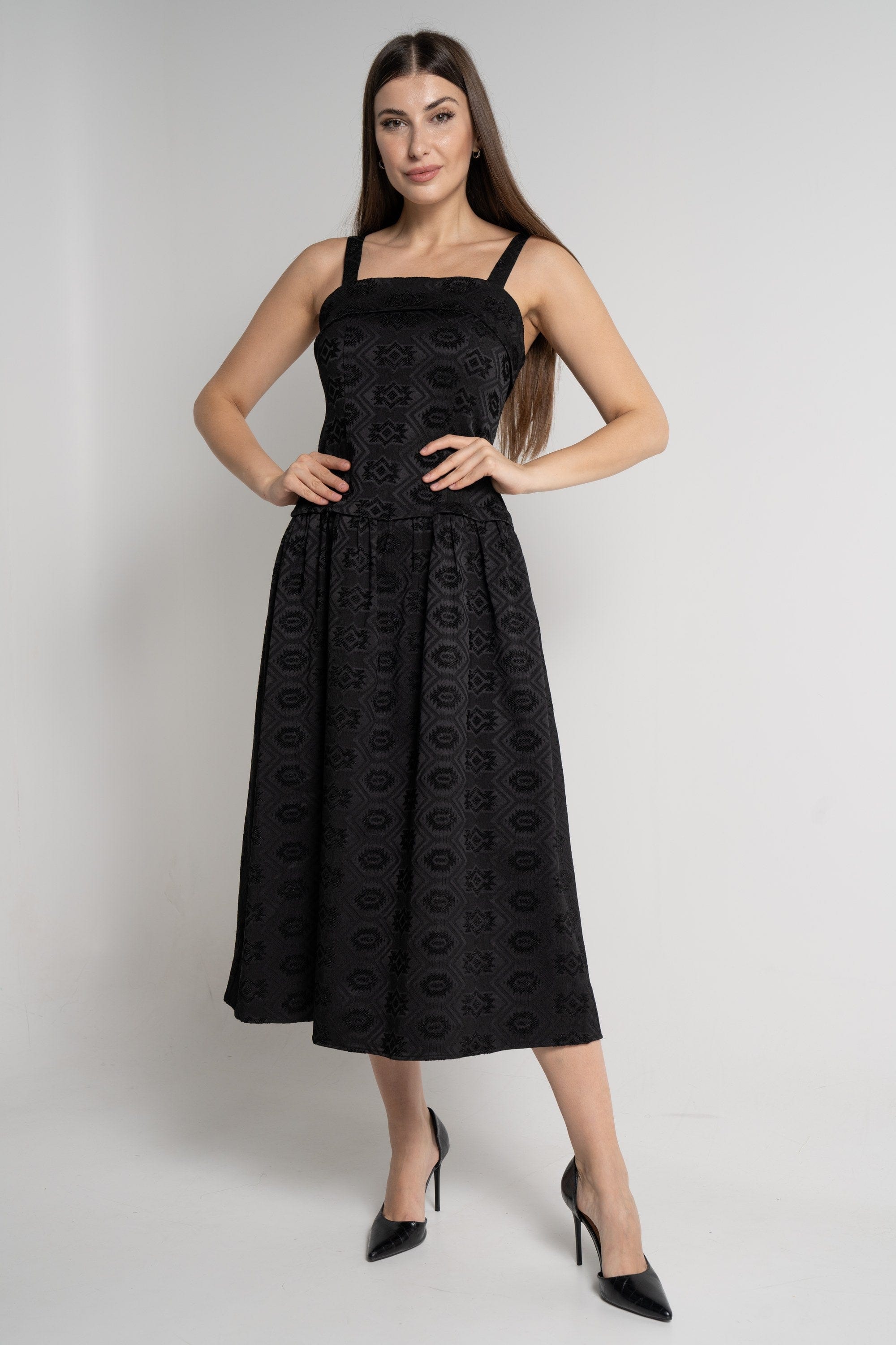 ميكا فستان ميدي بدون أكمام بحمالات عريضة