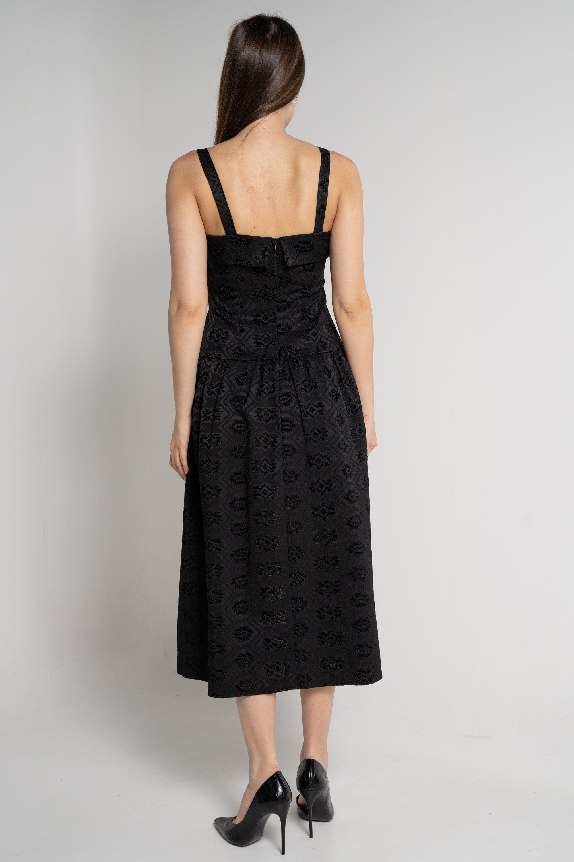 ميكا فستان ميدي بدون أكمام بحمالات عريضة