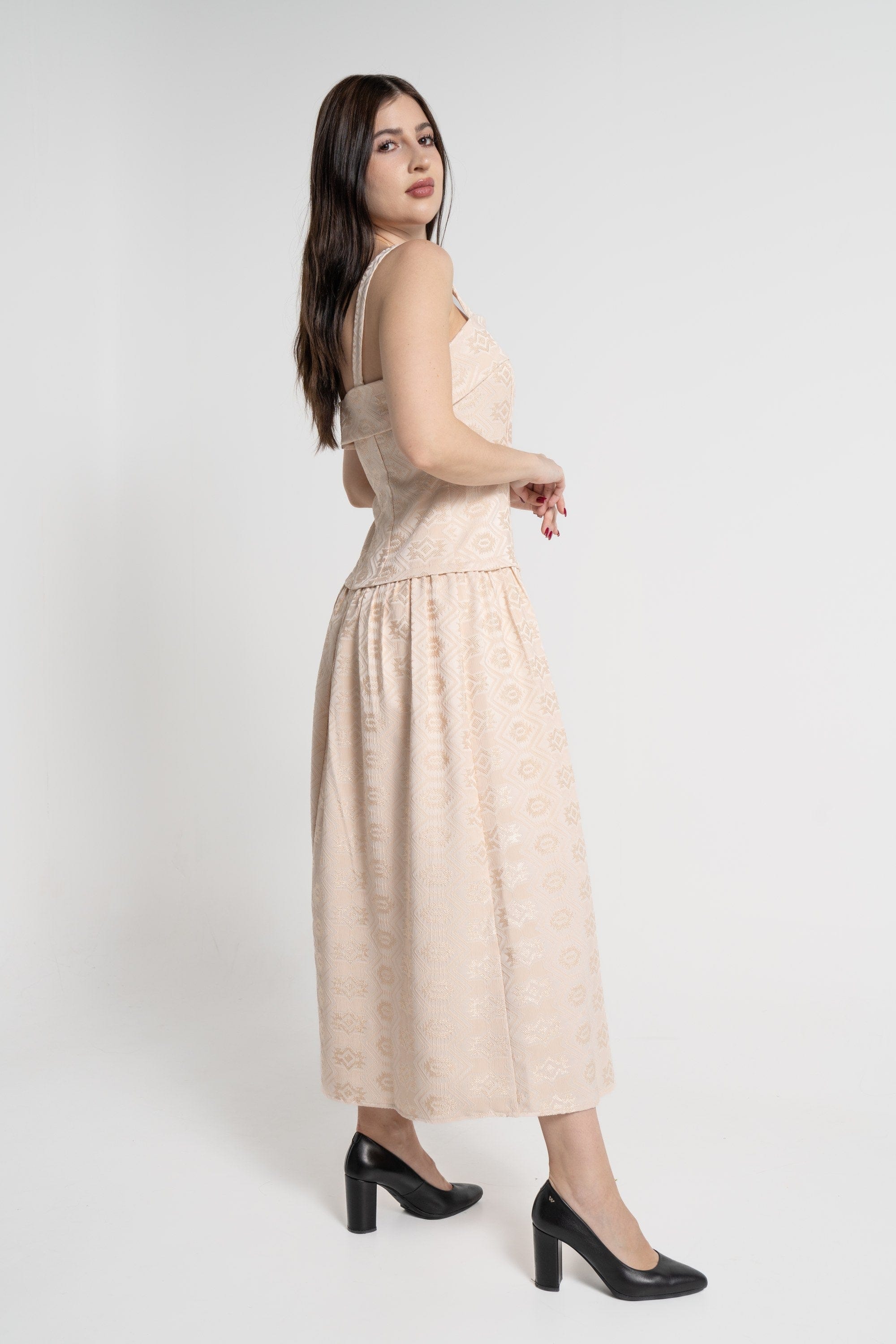 ميكا فستان ميدي بدون أكمام بحمالات عريضة