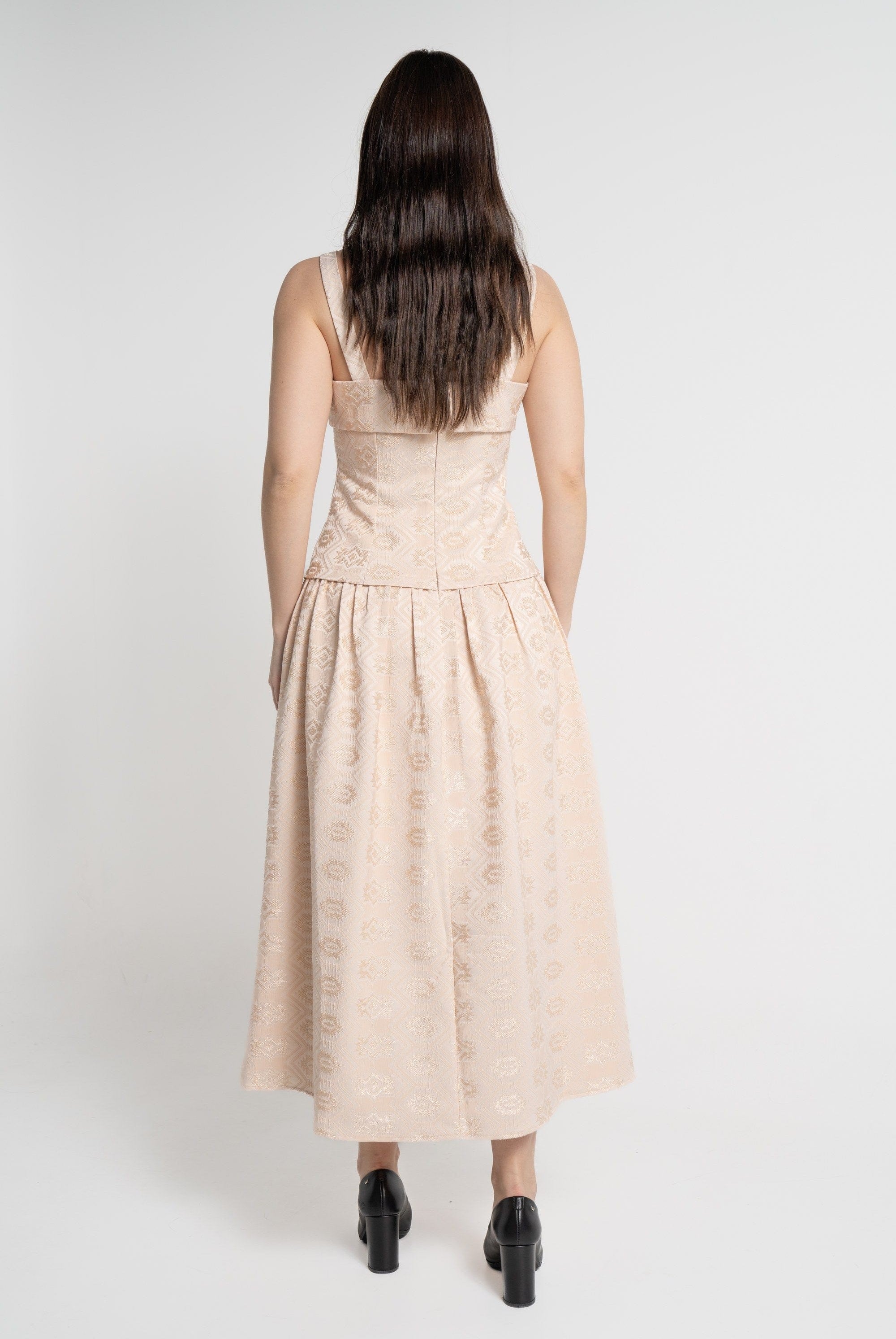 ميكا فستان ميدي بدون أكمام بحمالات عريضة