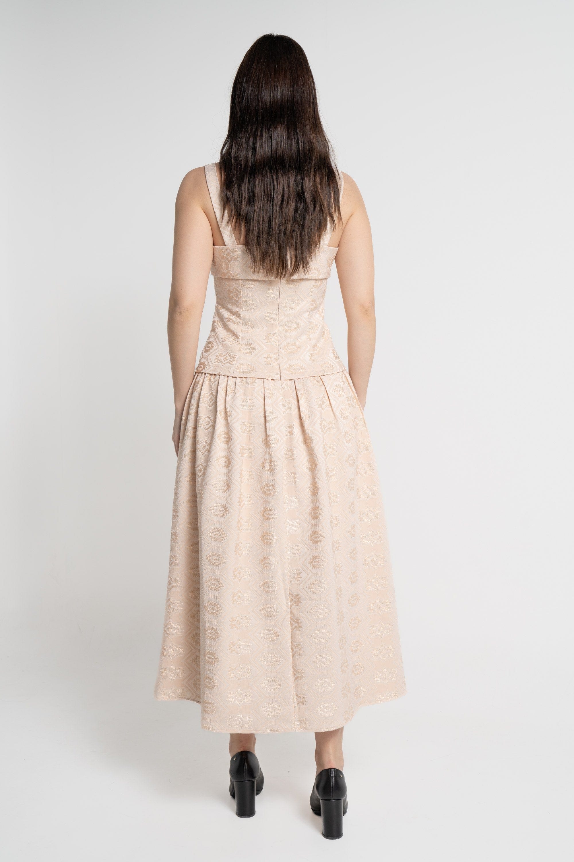 ميكا فستان ميدي بدون أكمام بحمالات عريضة